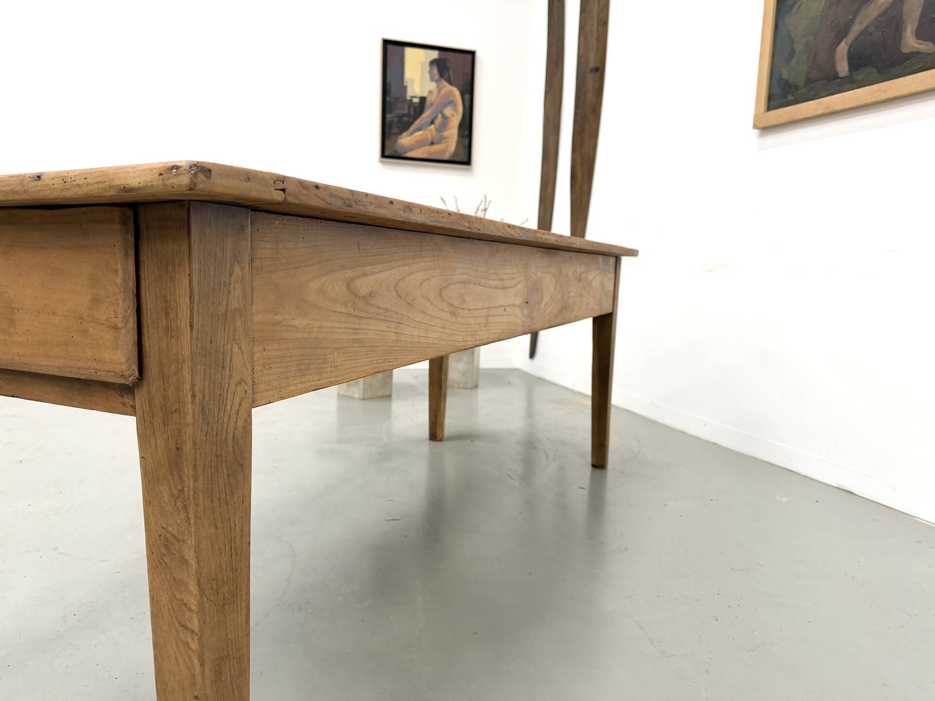 Solid walnut table - Tapered legs