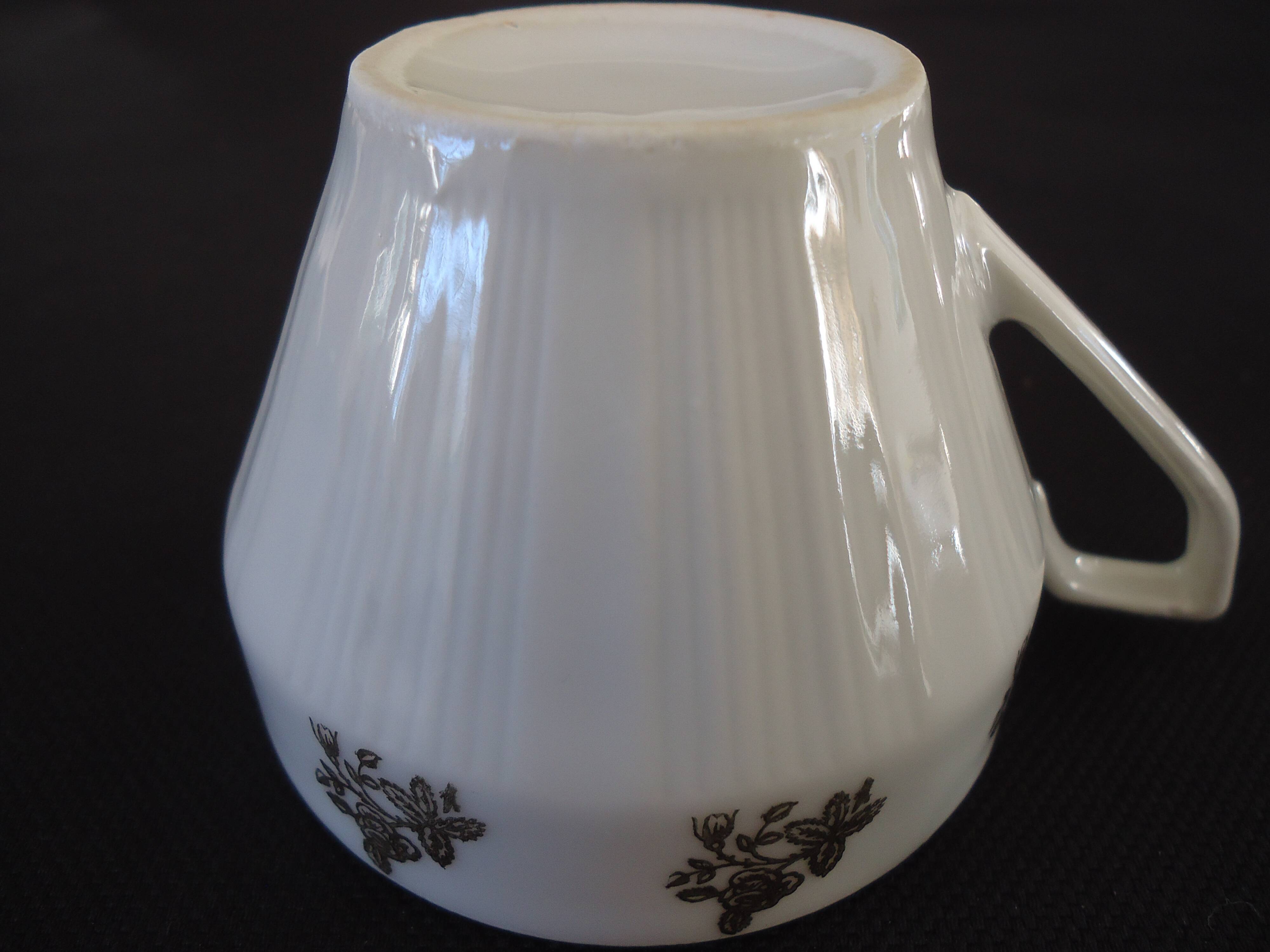 6 tasses à café et sous-tasses en porcelaine fine Art Déco