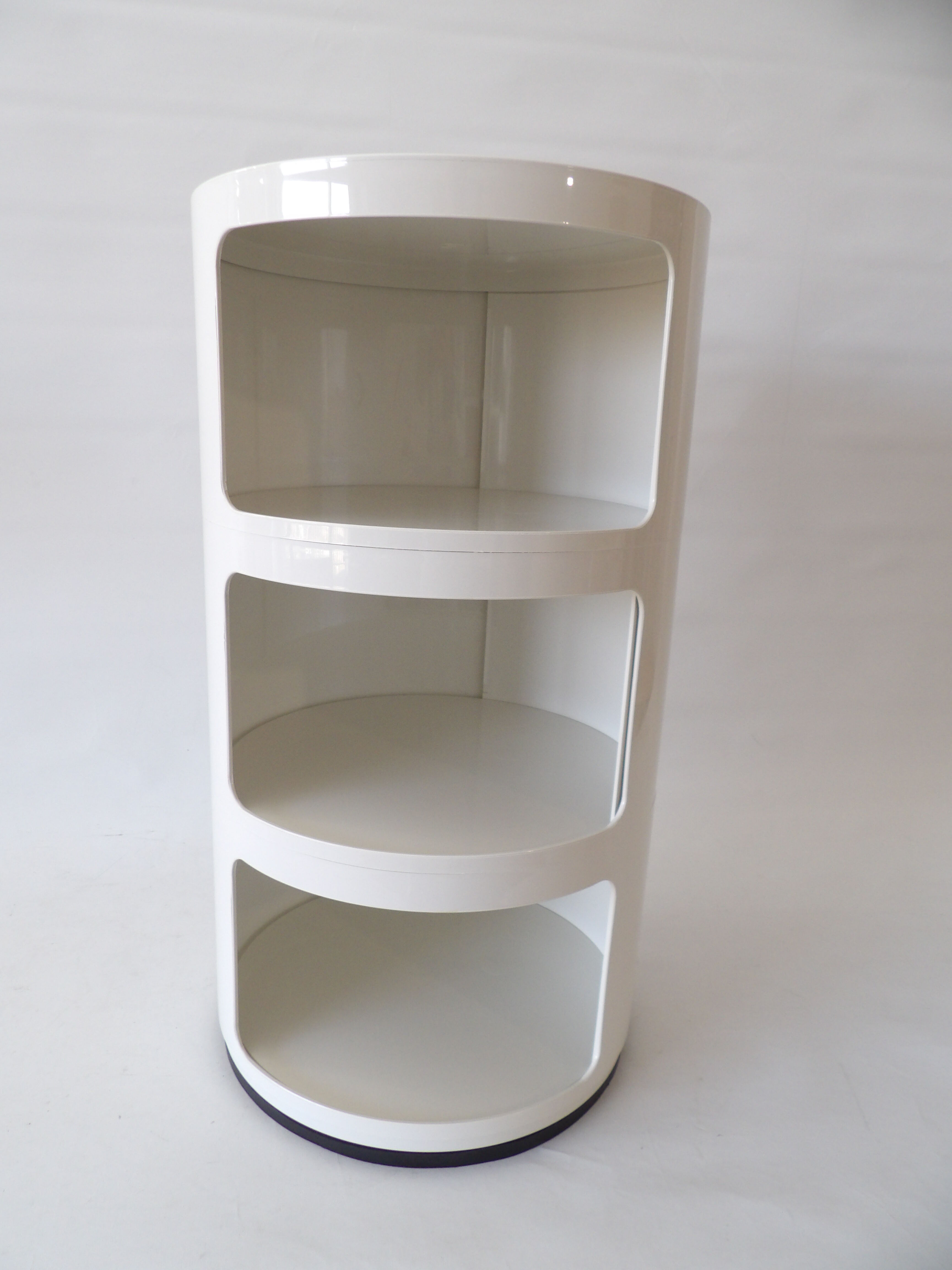Componibili Kartell side table by Anna Castelli