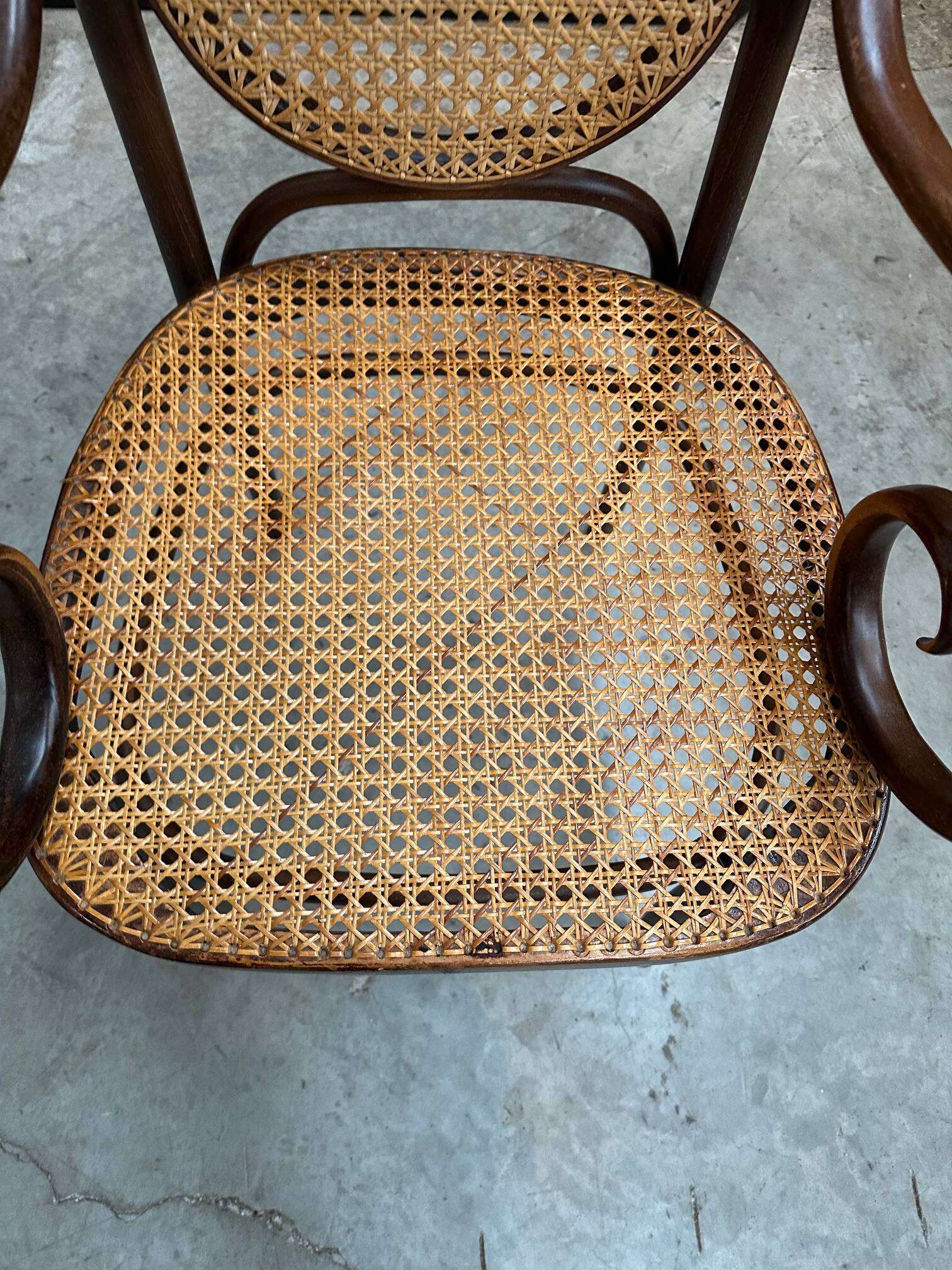 Thonet n°17 curved wooden armchair