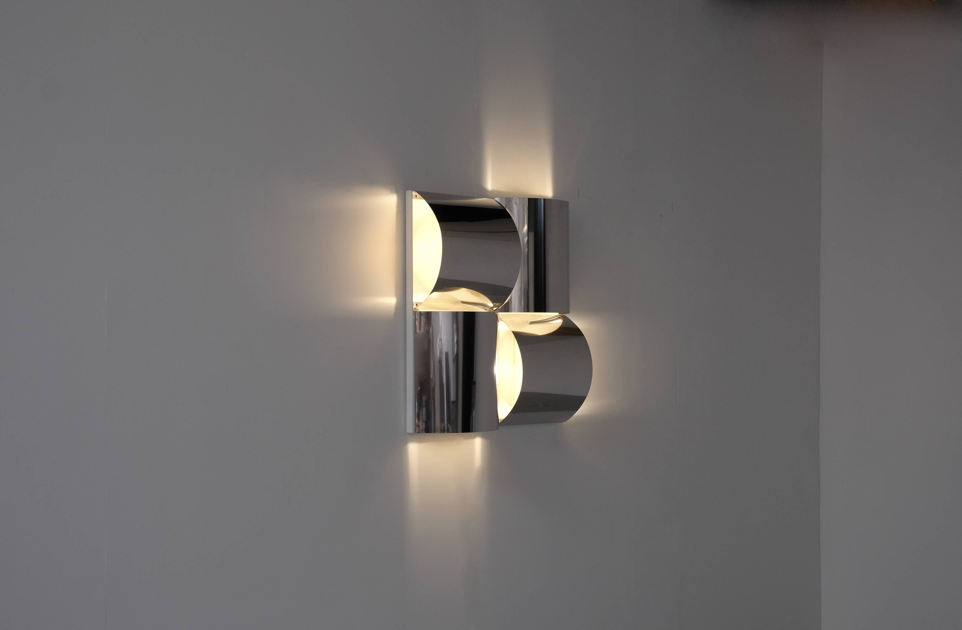Contemporary wall light in stainless steel and metal.