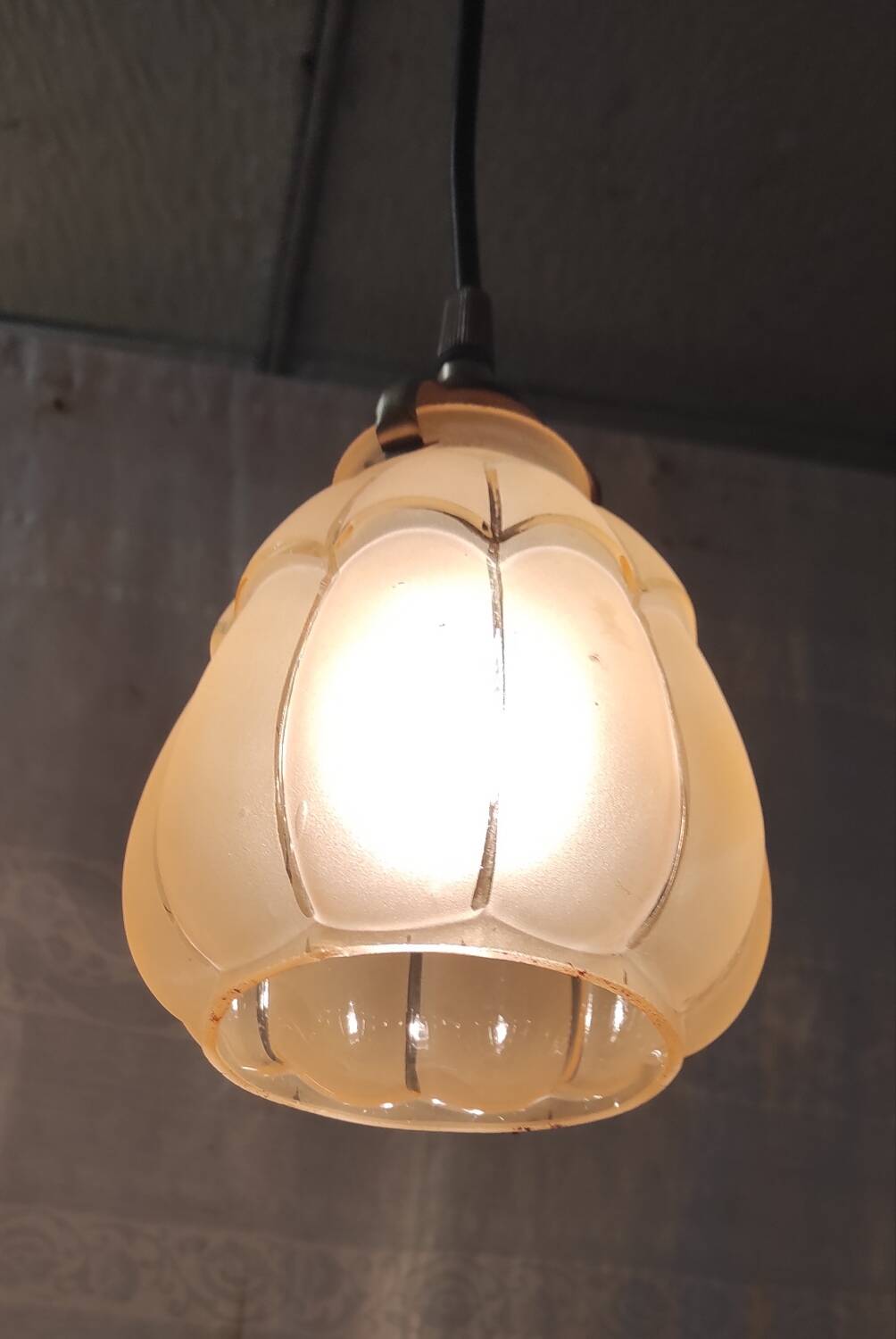 Art Deco lampshade in gilded glass and brass frame - mid 20th century