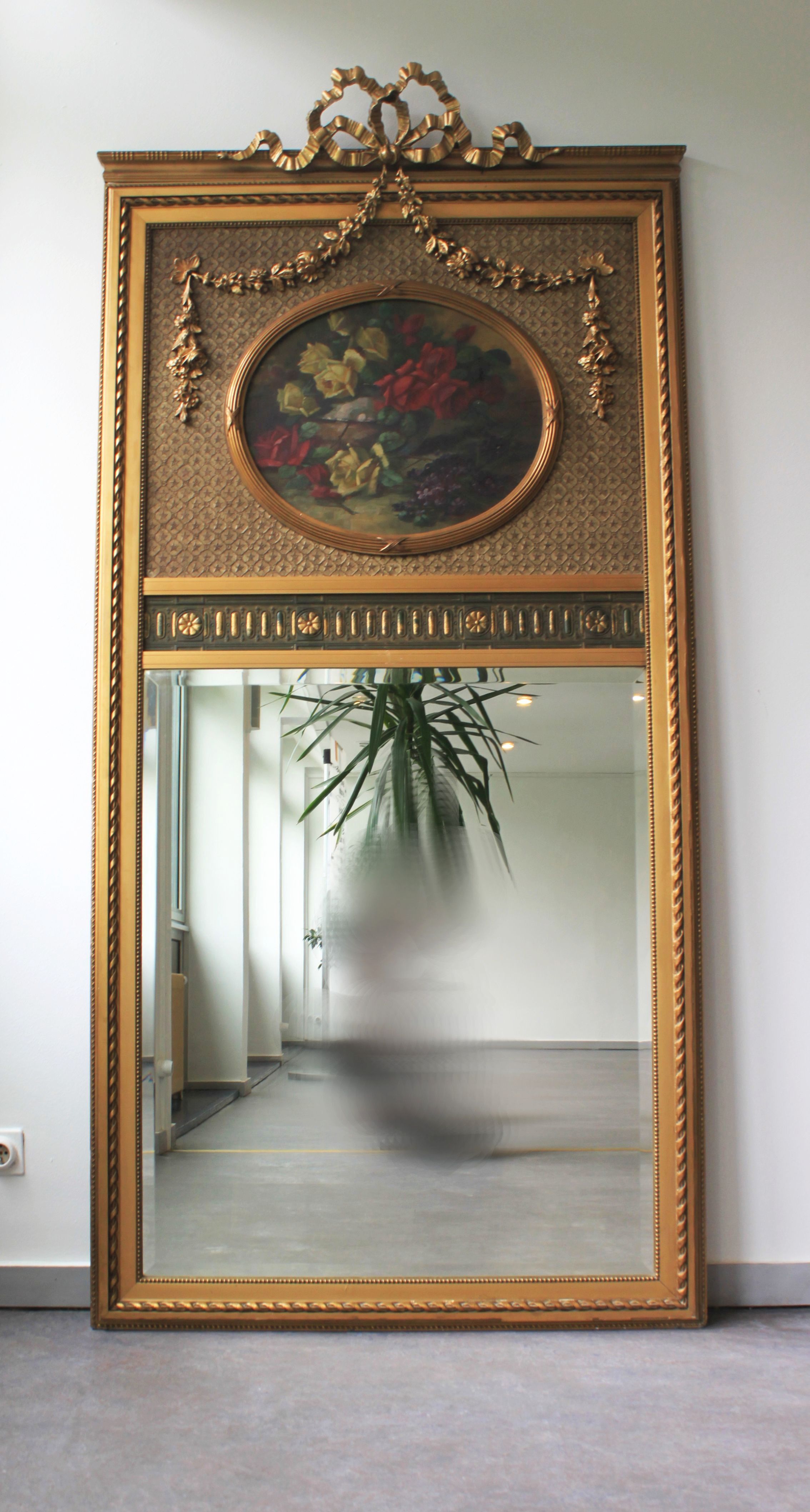 Trumeau mirror with oval decoration and Louis XVI style pediment