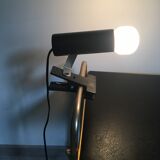 Pinced desk lamp