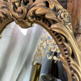 Miroir en bois et plâtre doré