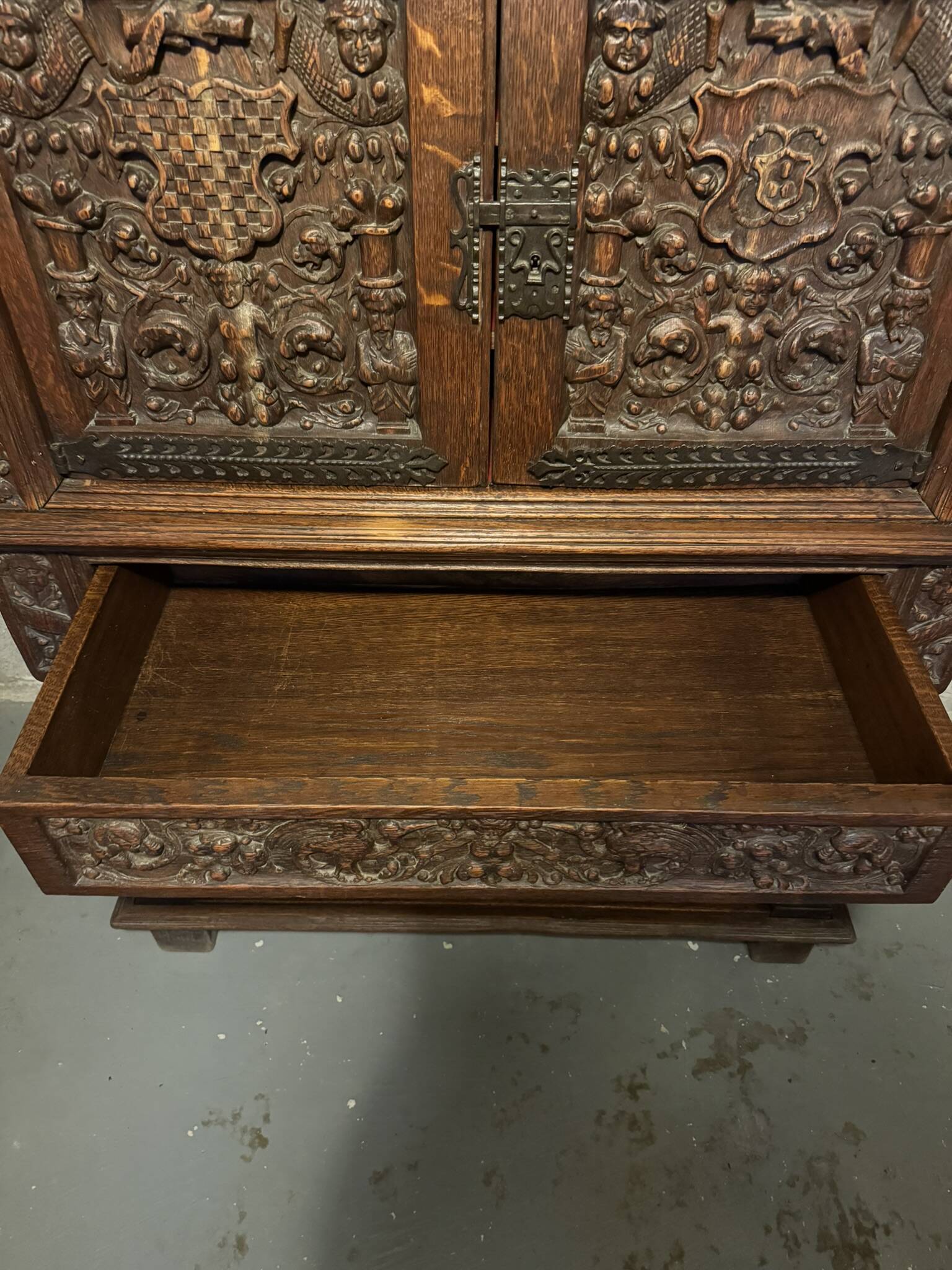 Antique buffet richly carved – Renaissance / Henry II style