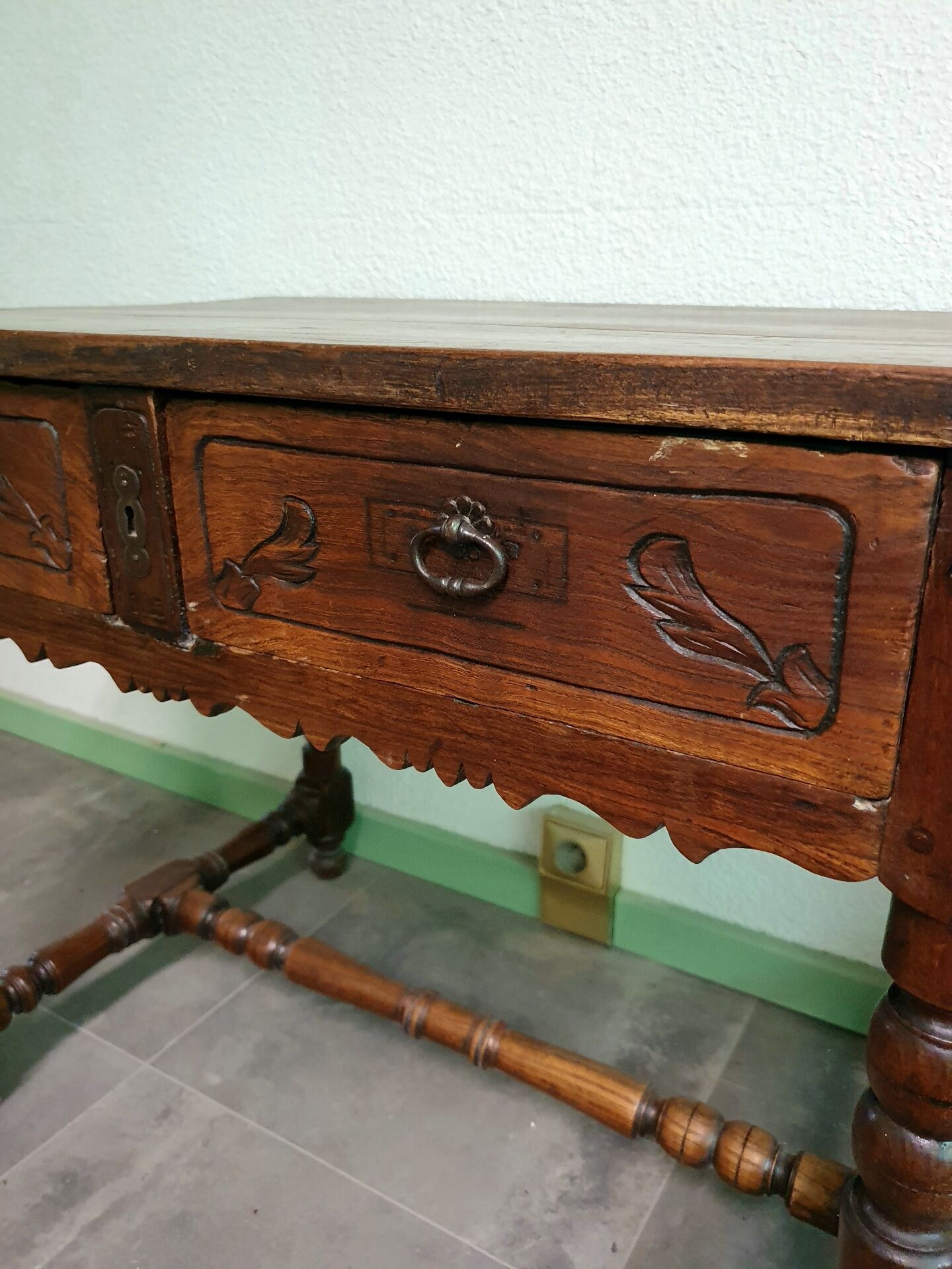 Antique writing table in chestnut – Late 18th / Early 19th century
