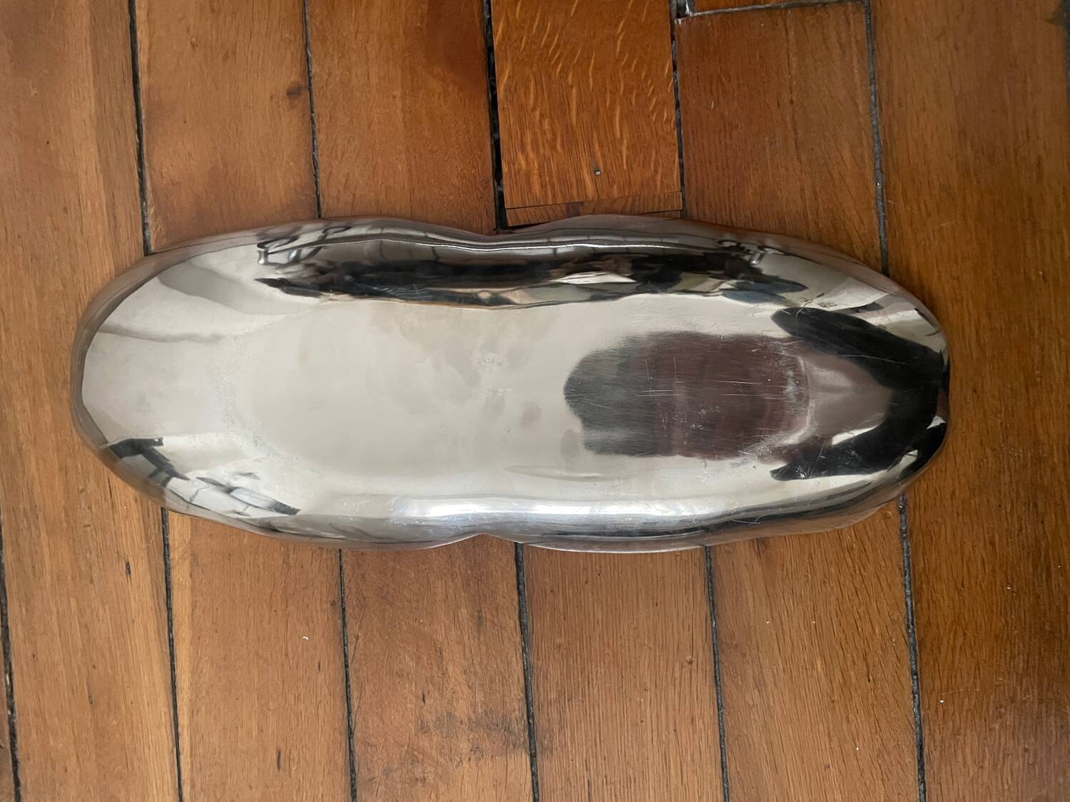 Cast aluminum centerpiece