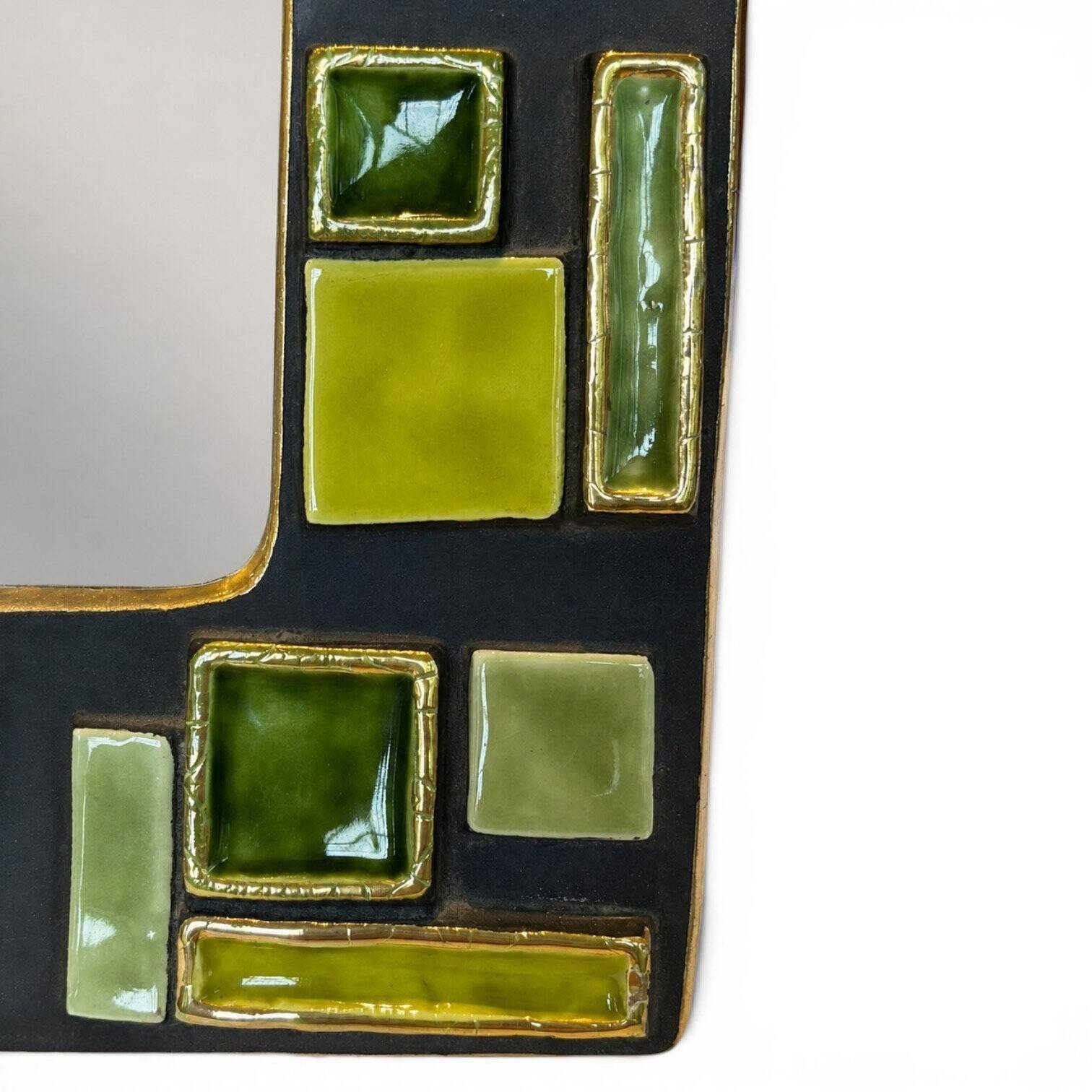 Mithé Espelt, miroir mural à cabochons géométriques