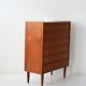 Commode scandinave vintage avec poignées sculptées