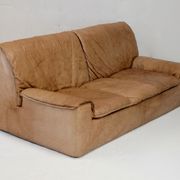 Cinna sofa. Circa 1970. Foam and "caramel" leather. 3 seats.