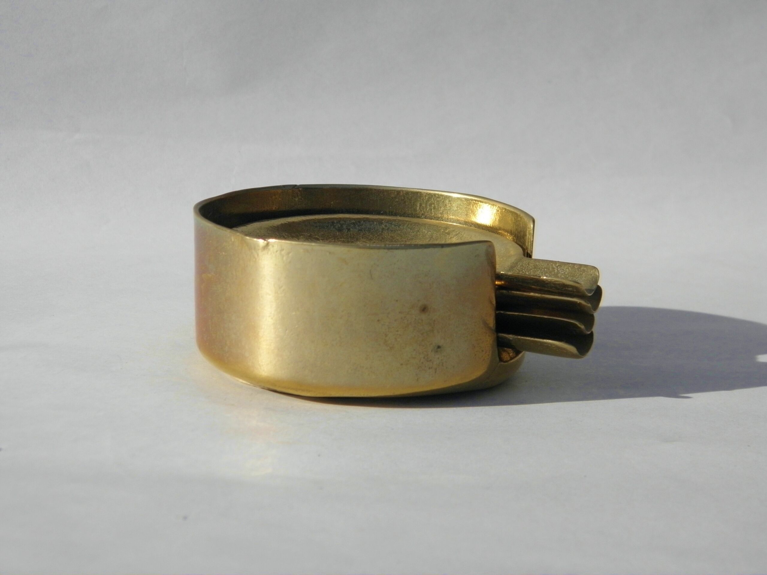 4 brass ashtrays in their 1970 case