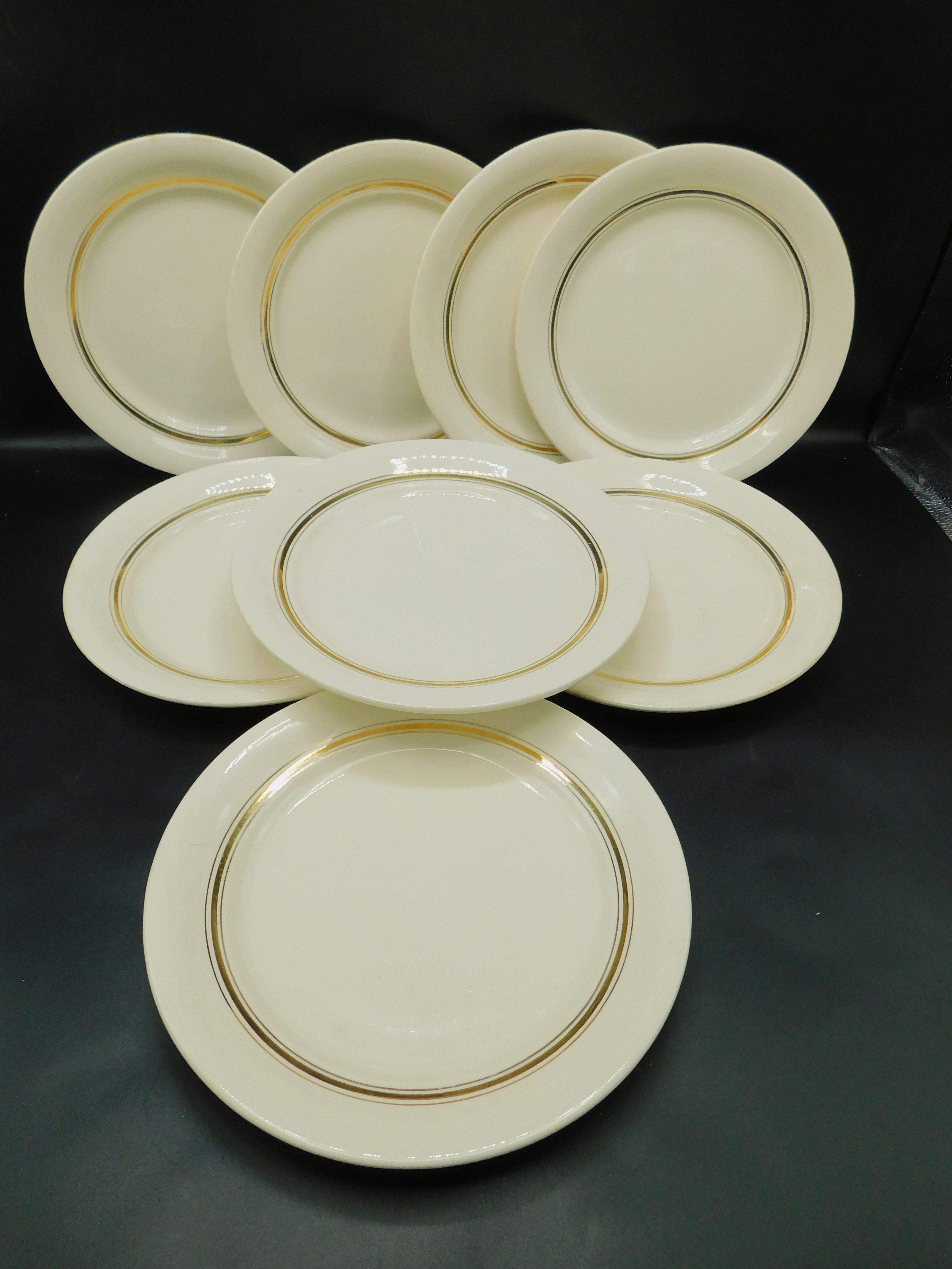 8 flat plates Villeroy - Boch Mettlach - Cream and Gold.