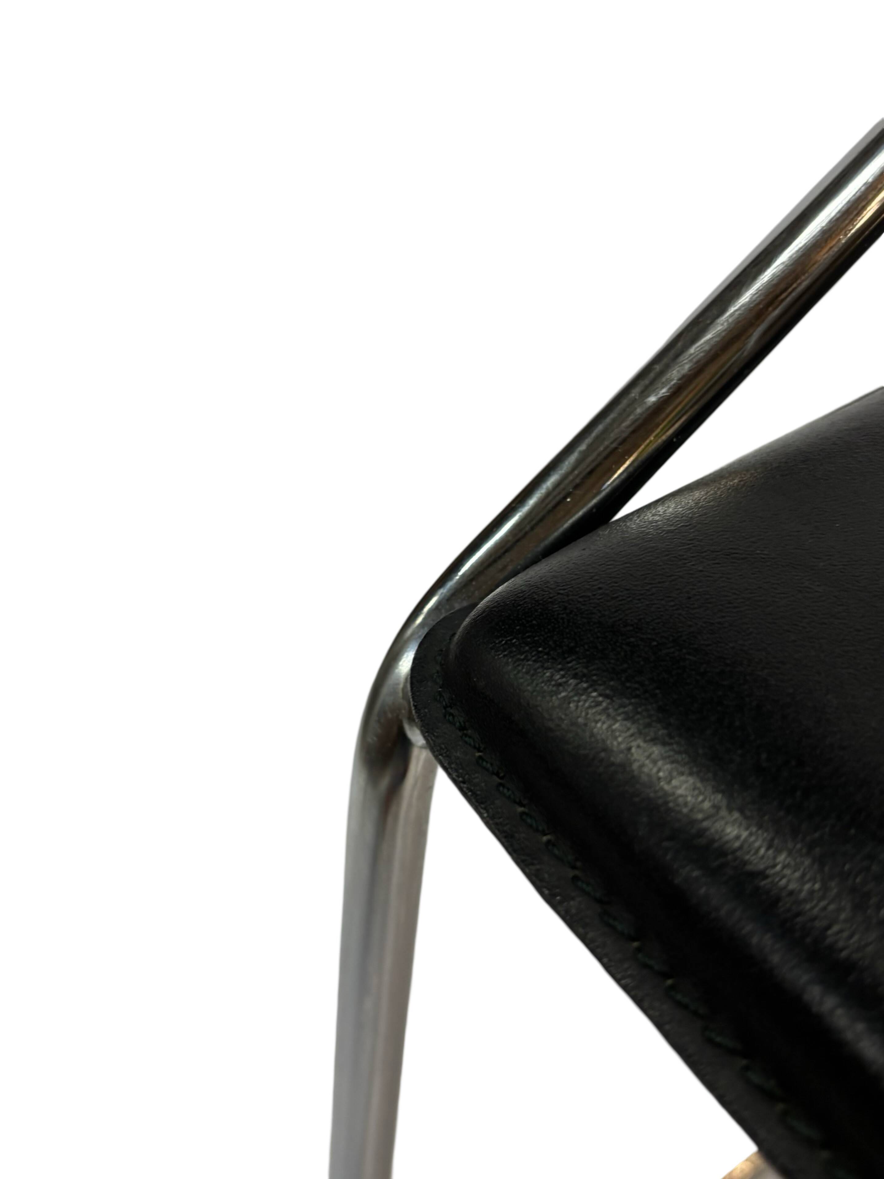 4 chaises minimalistes en fil d'acier chromé, années 80