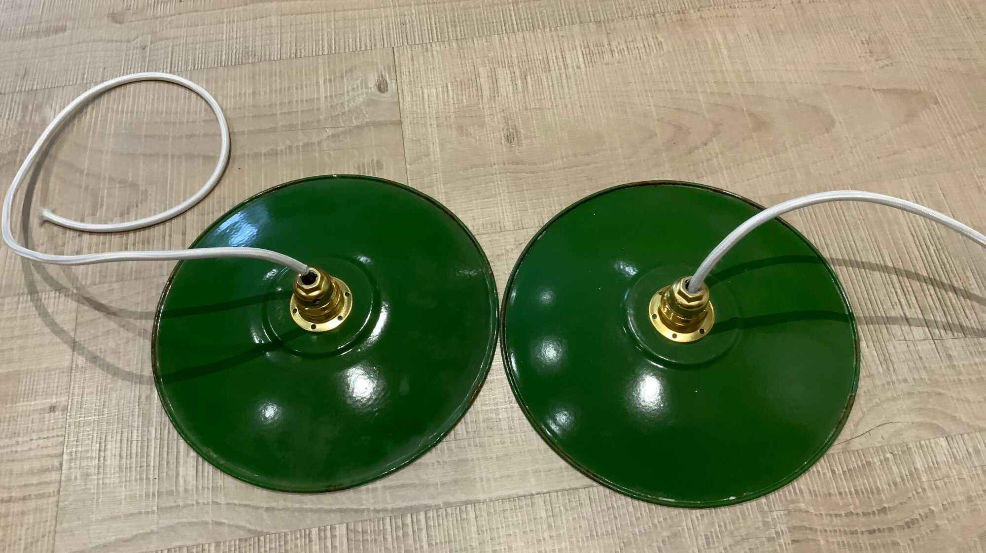 Duo de suspension vintage en tôle émaillée style ferme indus vert et blanc