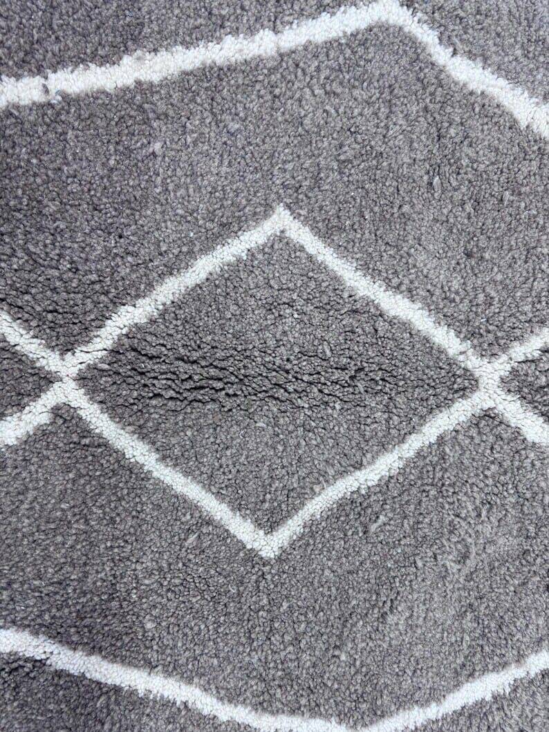 Traditional handmade Berber rug, size 150 x 250 cm, grey color