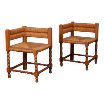 Pair of turned wooden corner chairs with rush seats, 1940.