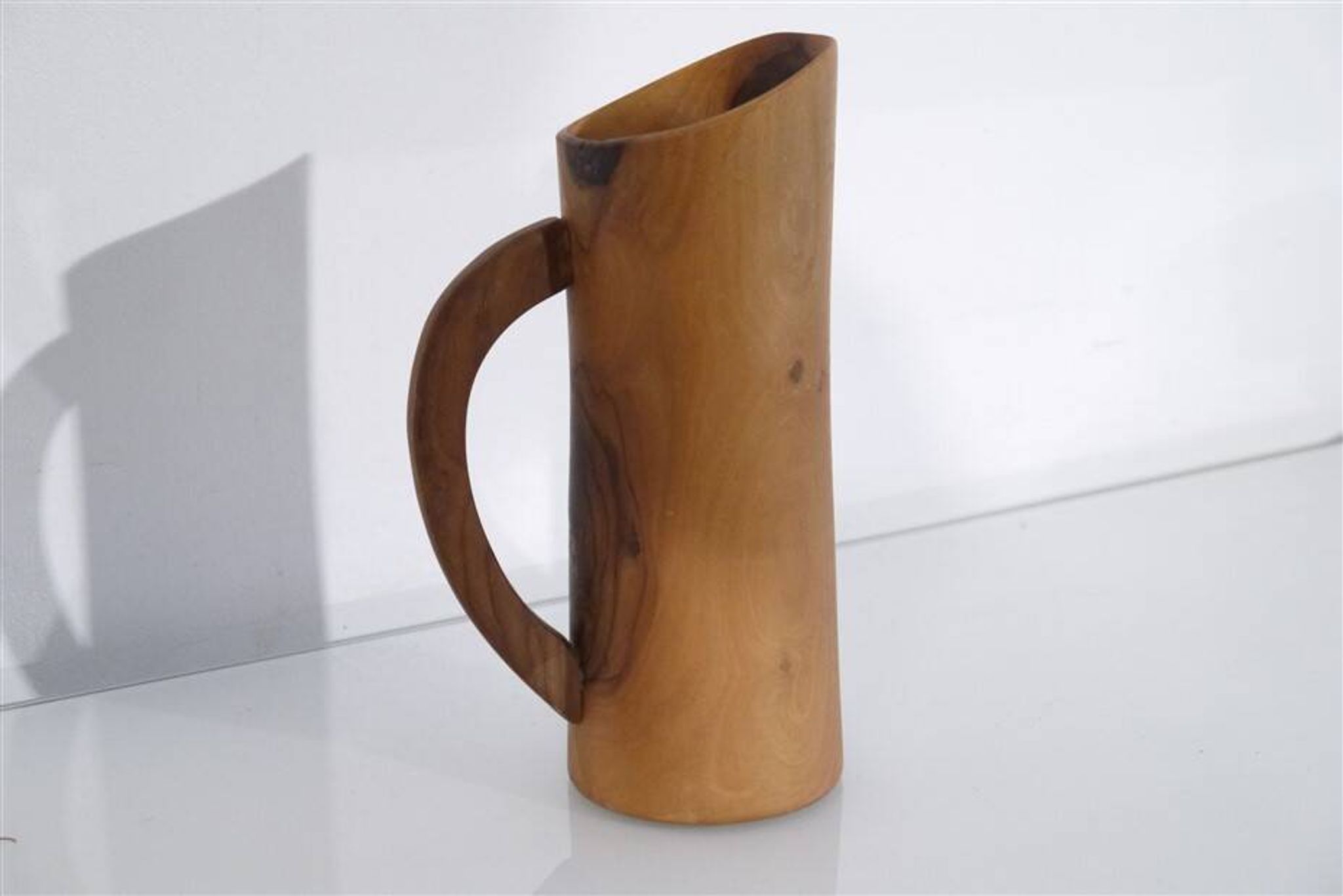 Vase à anse en olivier 1960