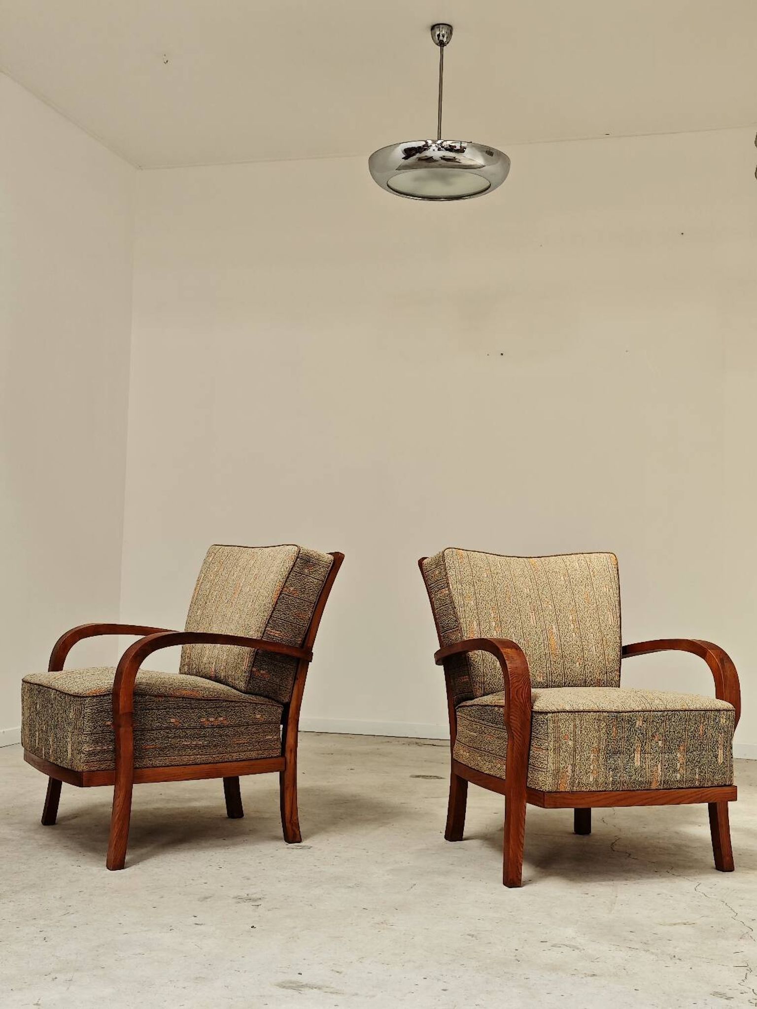 Paire de fauteuils Krasna Jizba Art déco bois massif