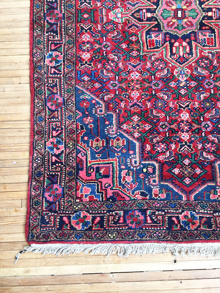 Hand-knoked Persian rug 165 x 113 cm