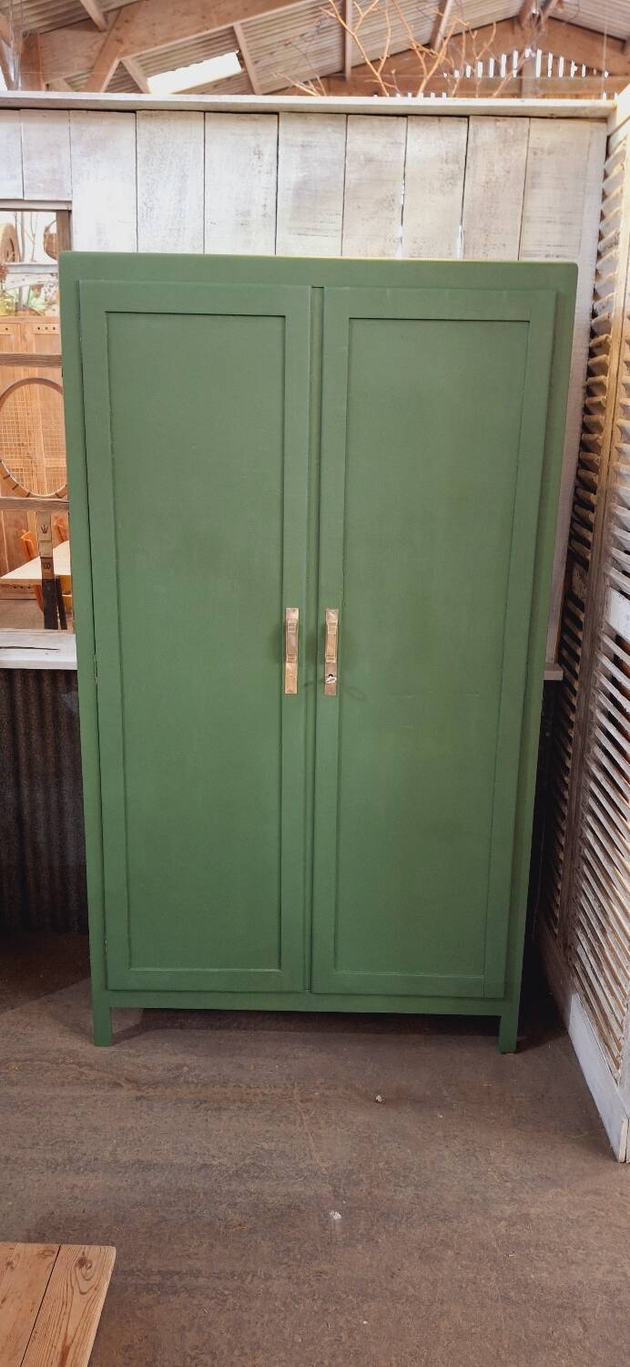 Armoire vintage