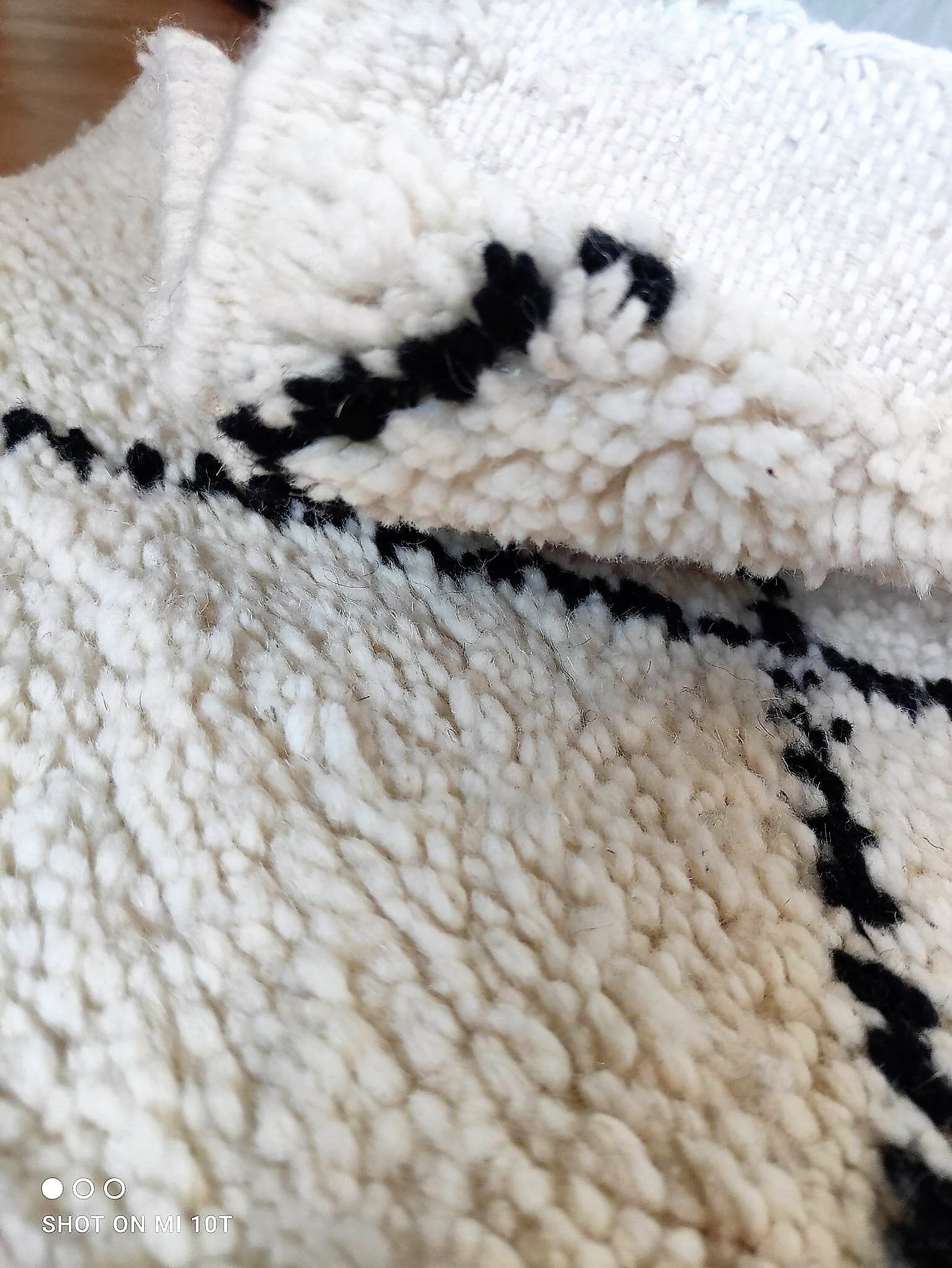 Berber carpet Beni Ouarain 2m30 by 2m