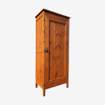 Pine cap / wardrobe a door / cloakroom / wardrobe