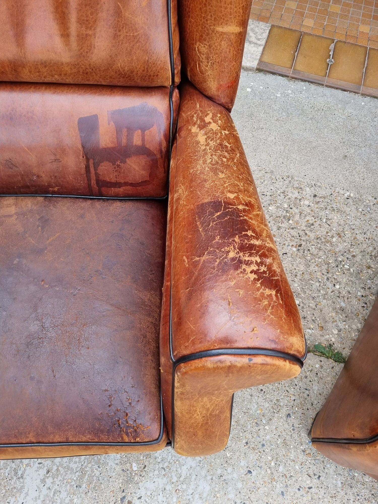Paire de fauteuils club en cuir des années 1980