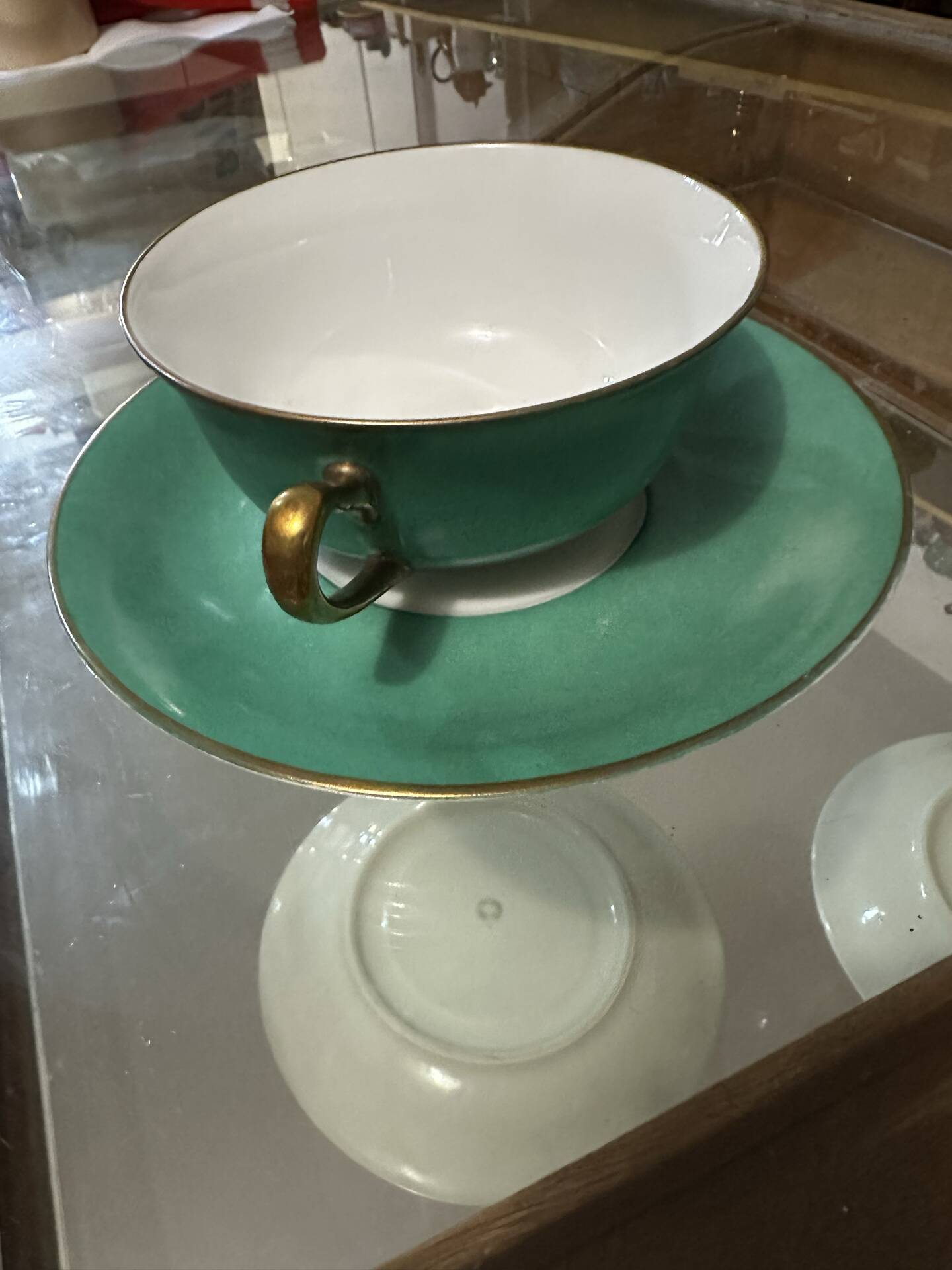 Service Art Déco de 6 tasses à double anses en porcelaine de Limoges