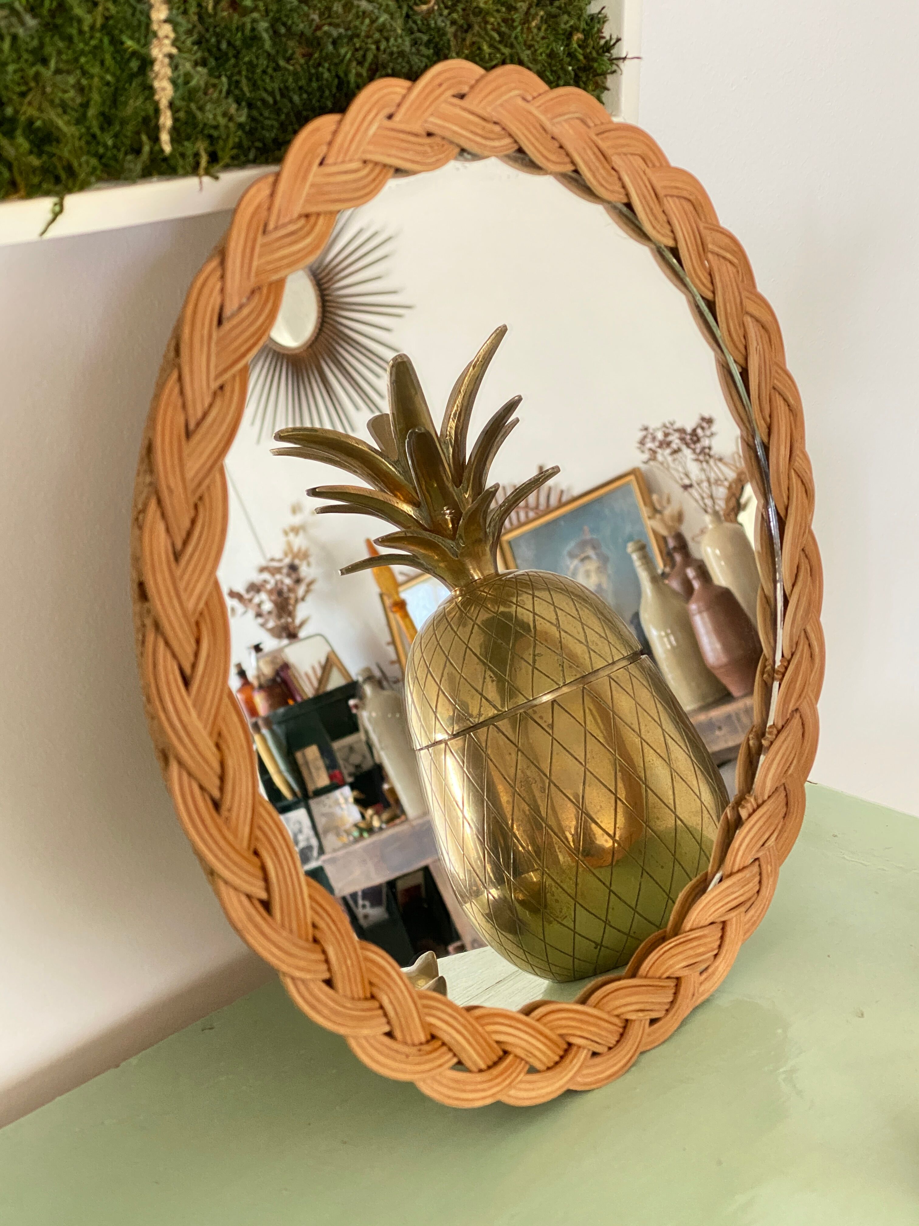 Vintage mirror in round rattan