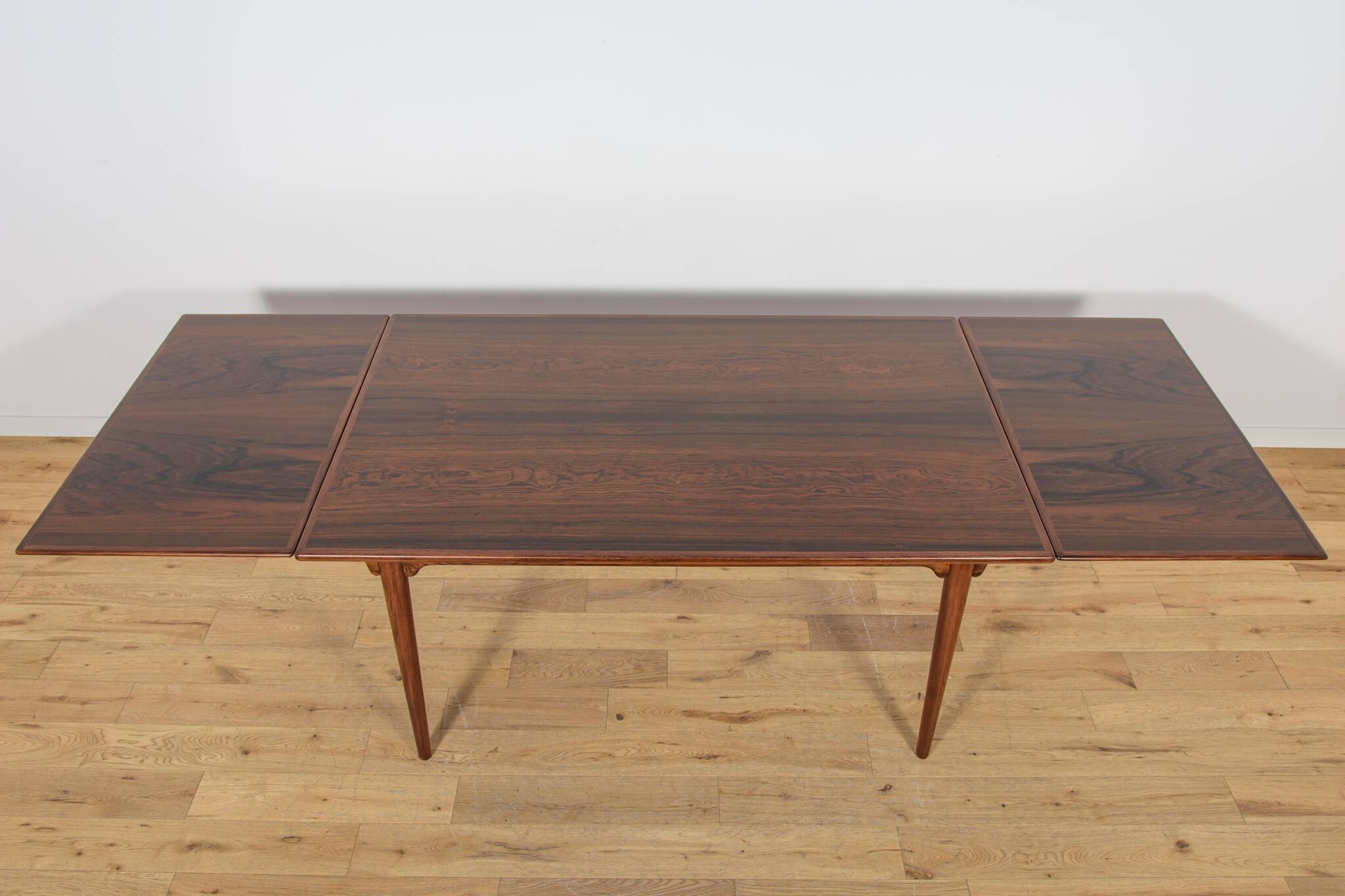Mid-Century Modern Rosewood Dining Table Model 54 by Gunni Omann for Omann