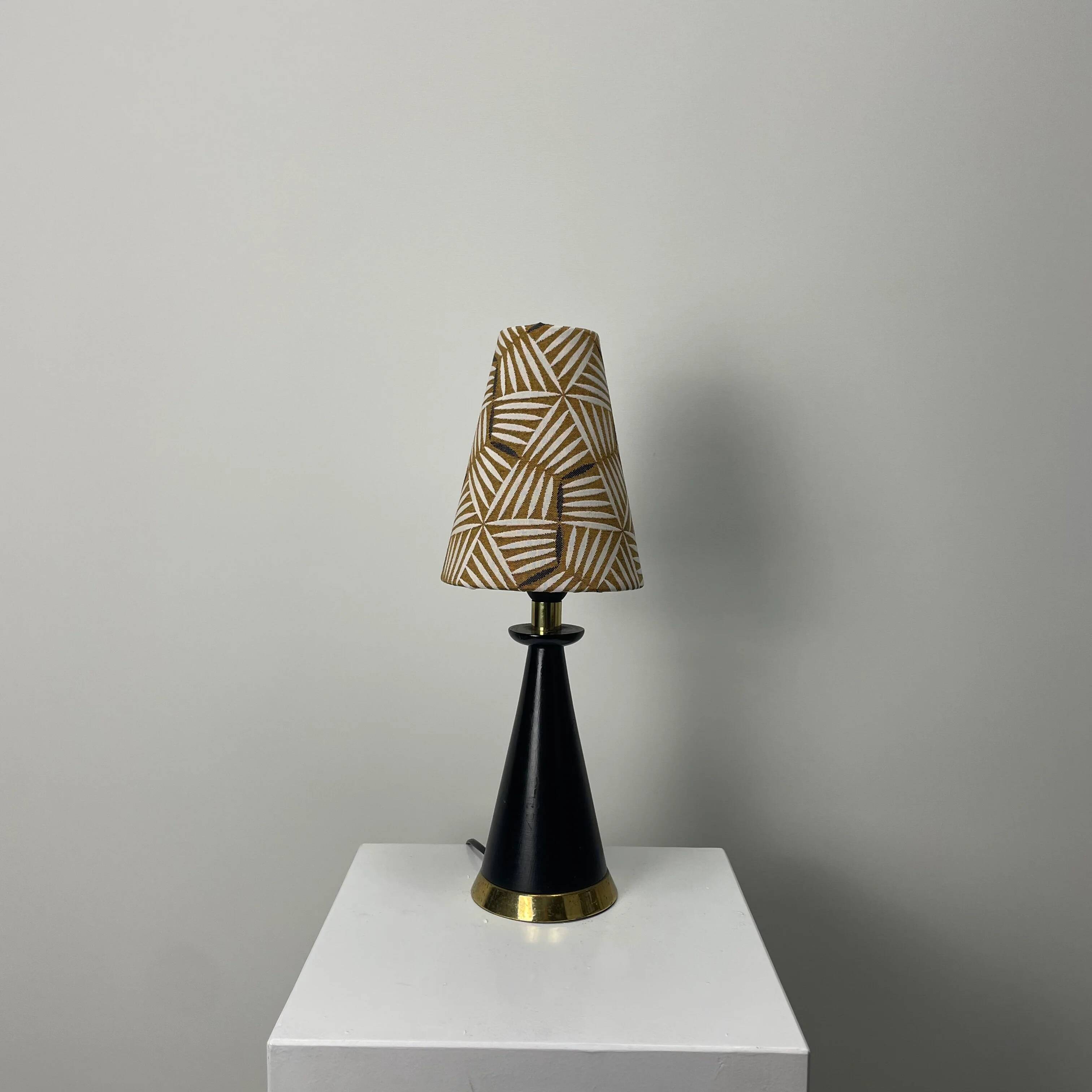 Conical table lamp in brass and wood, Italy 1960