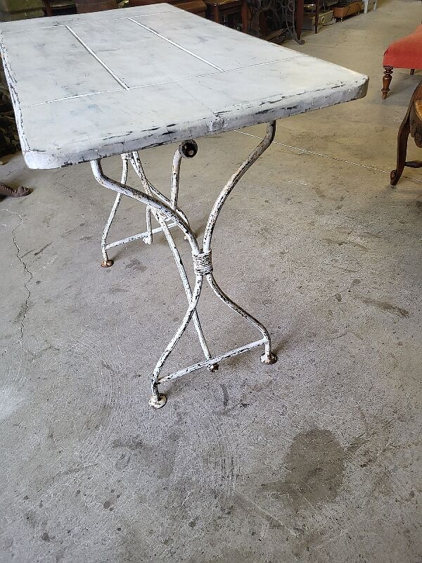 Table de jardin en metal et bois