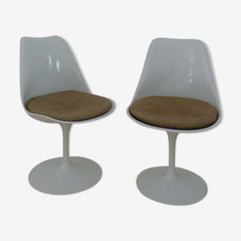 2 Tulip chairs by Eero Saarinen for Knoll International