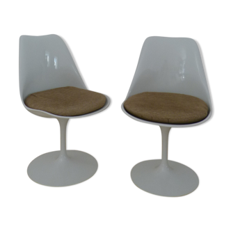 2 Tulip chairs by Eero Saarinen for Knoll International