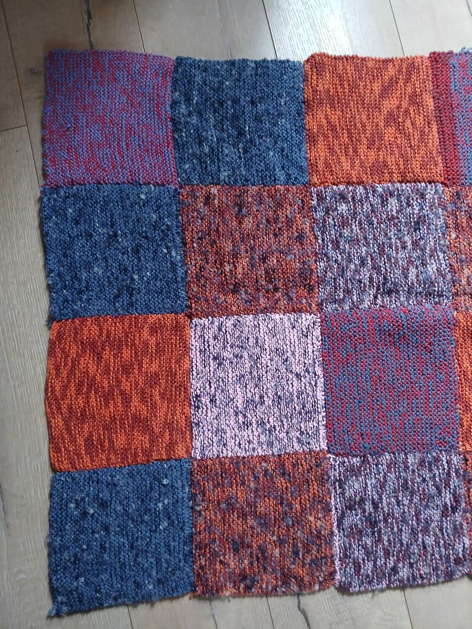 Plaid en patchwork tricoté main