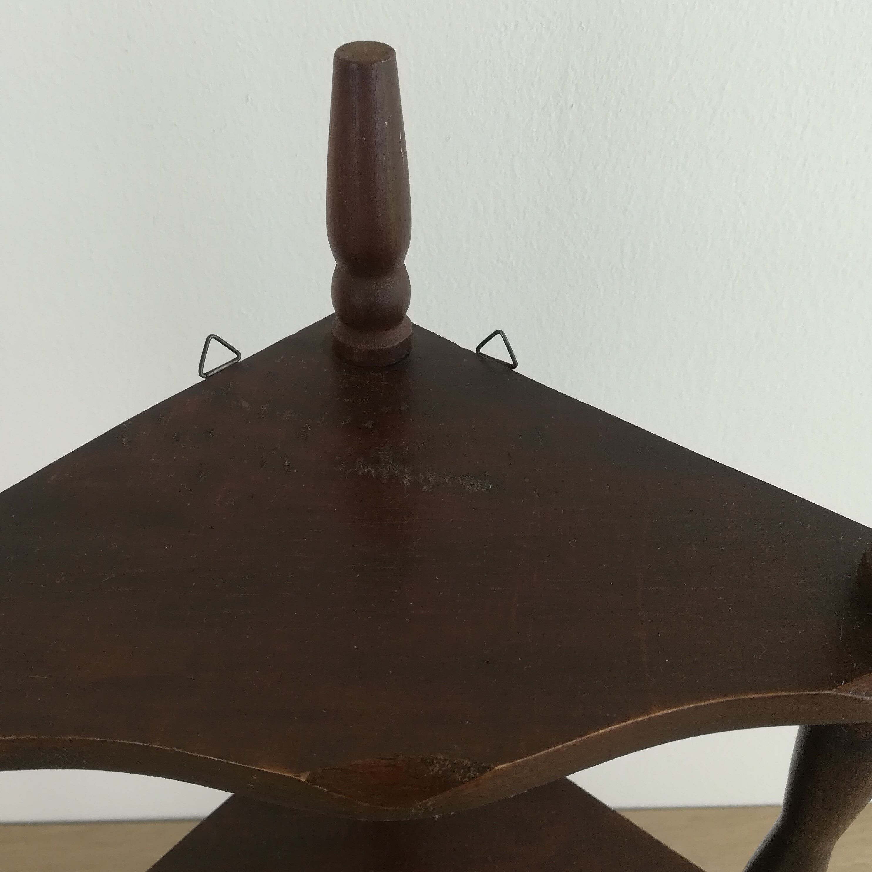 Wall corner shelf or to be installed