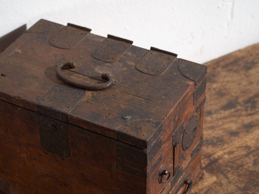 Antique Japanese chest with drawers and ironwork – portable tansu – Meiji–Taishō period (c. 1880–1920)