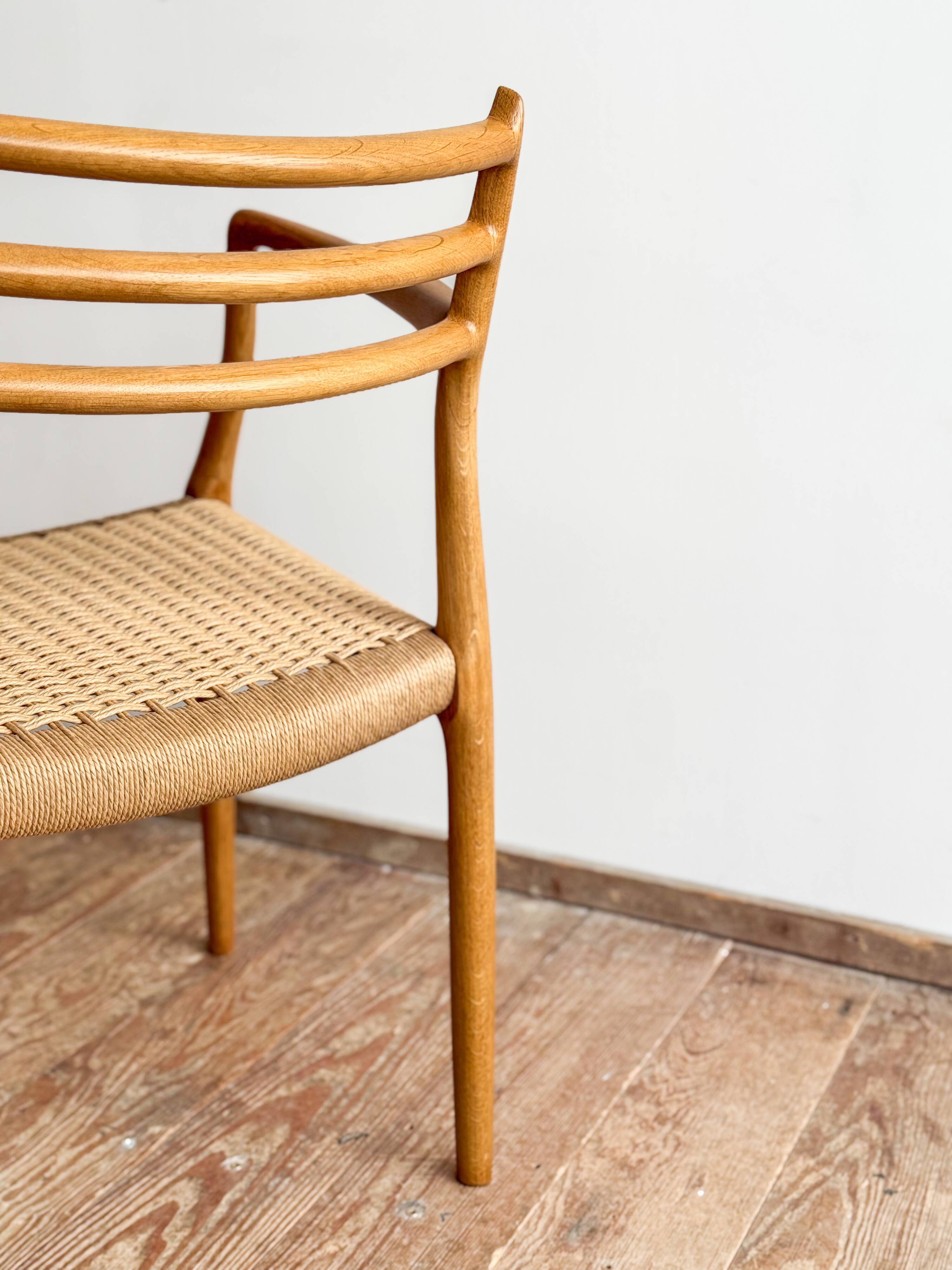 Fauteuil rare modèle 62 par Niels O. Møller en chêne, Danemark