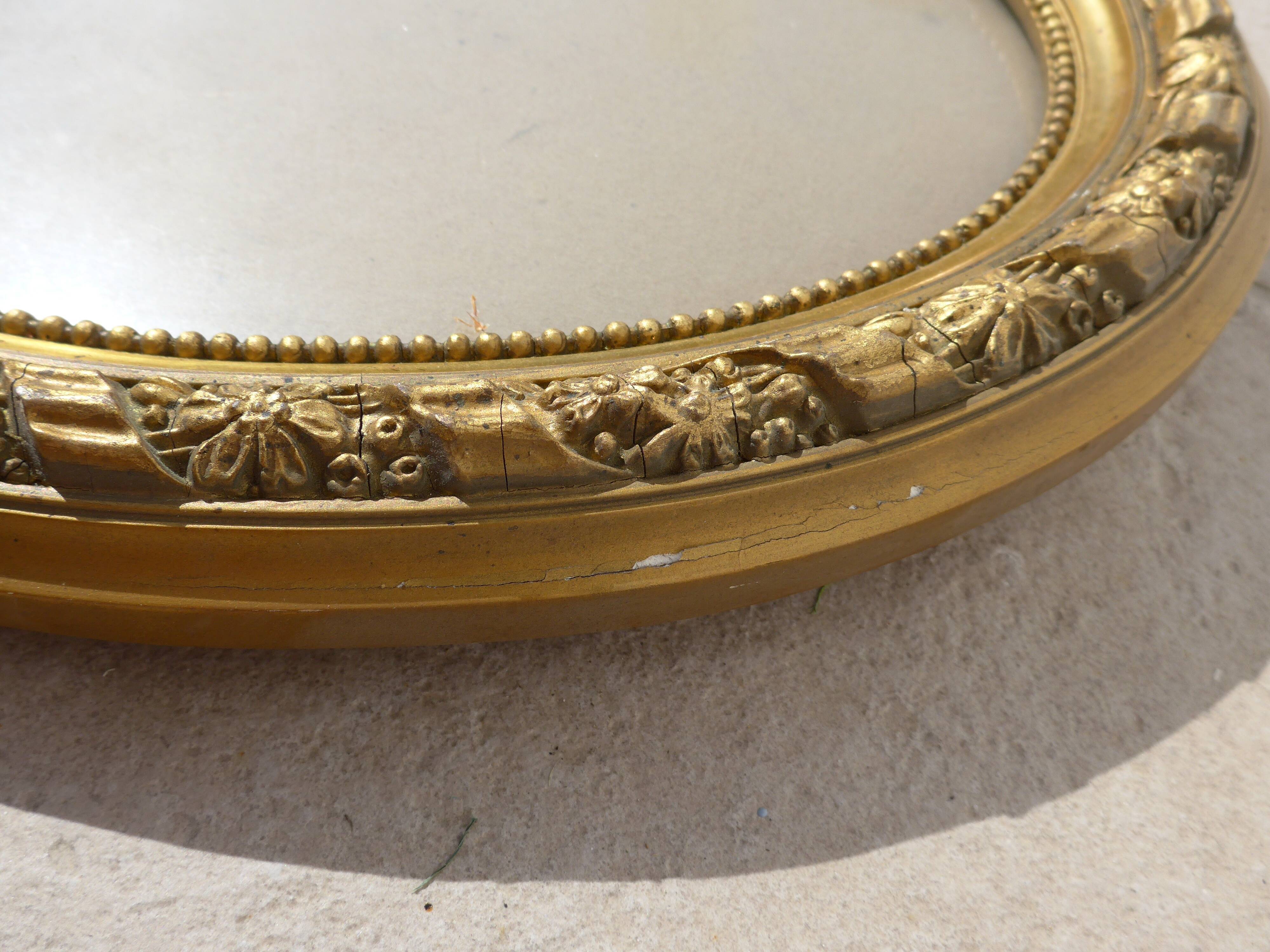 round frame gilded molding and glass
