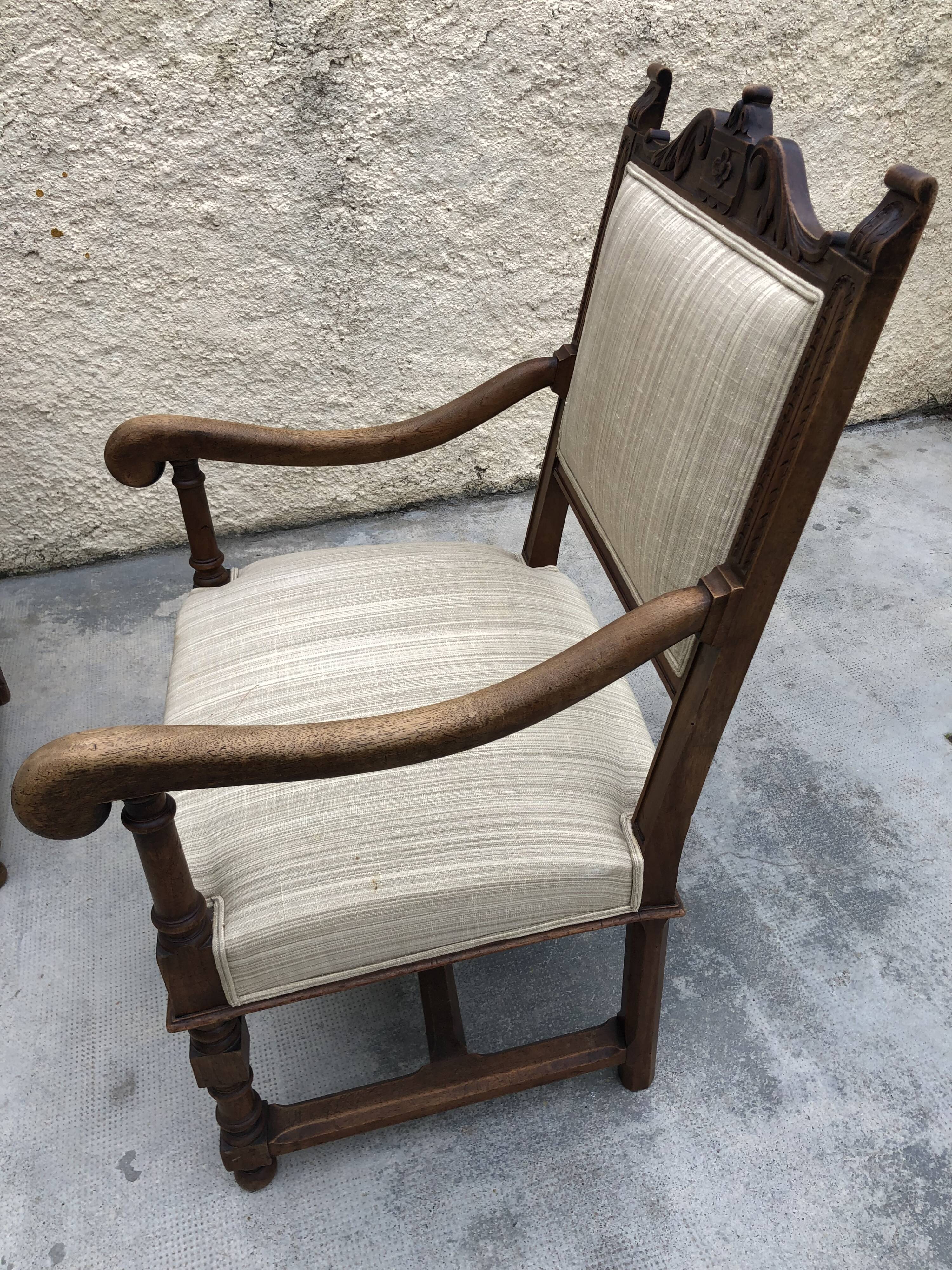 Set of 2 family armchairs, in walnut, in classic style. Late 17th century.