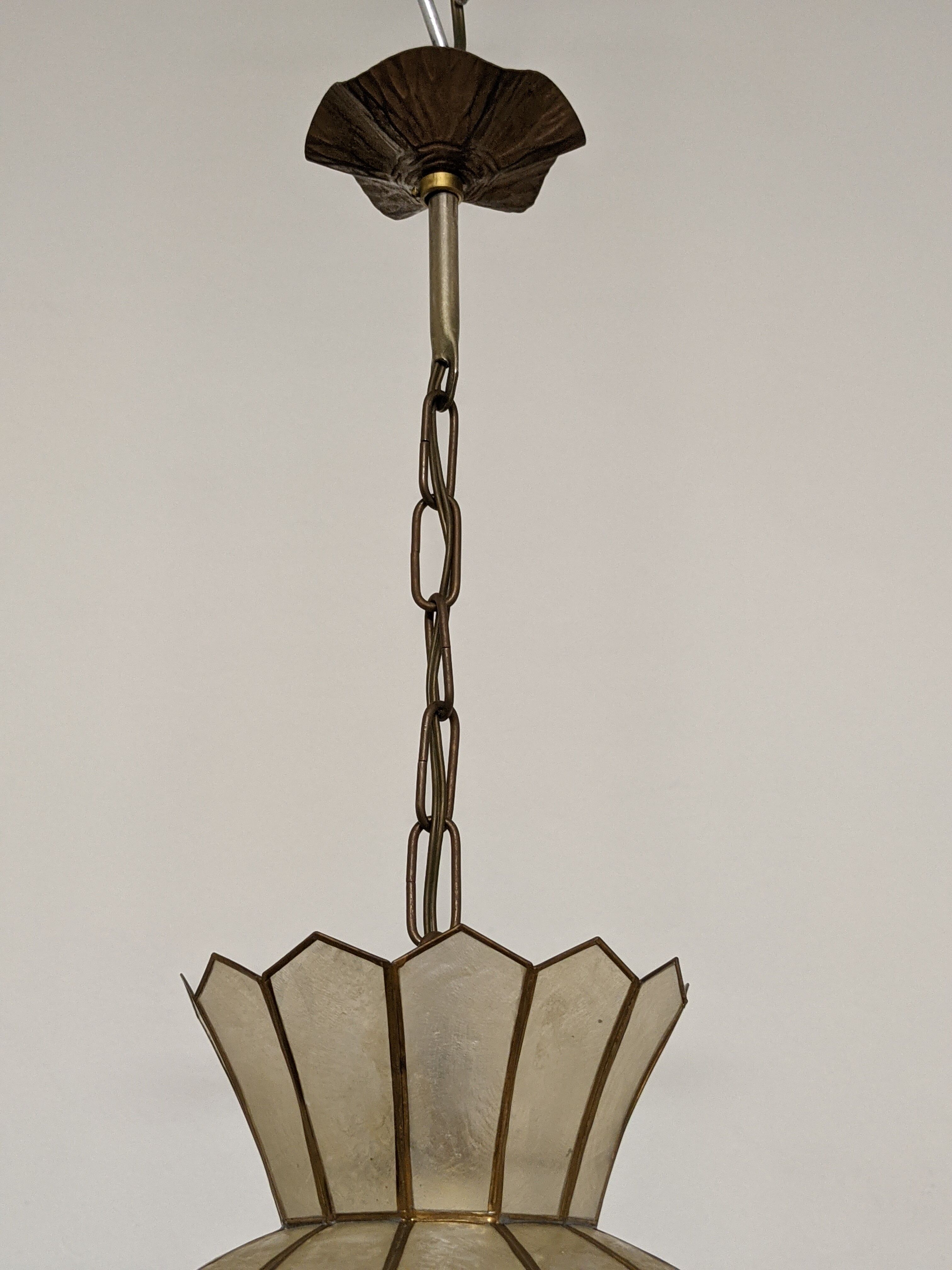 Mother-of-pearl suspension of the 70s