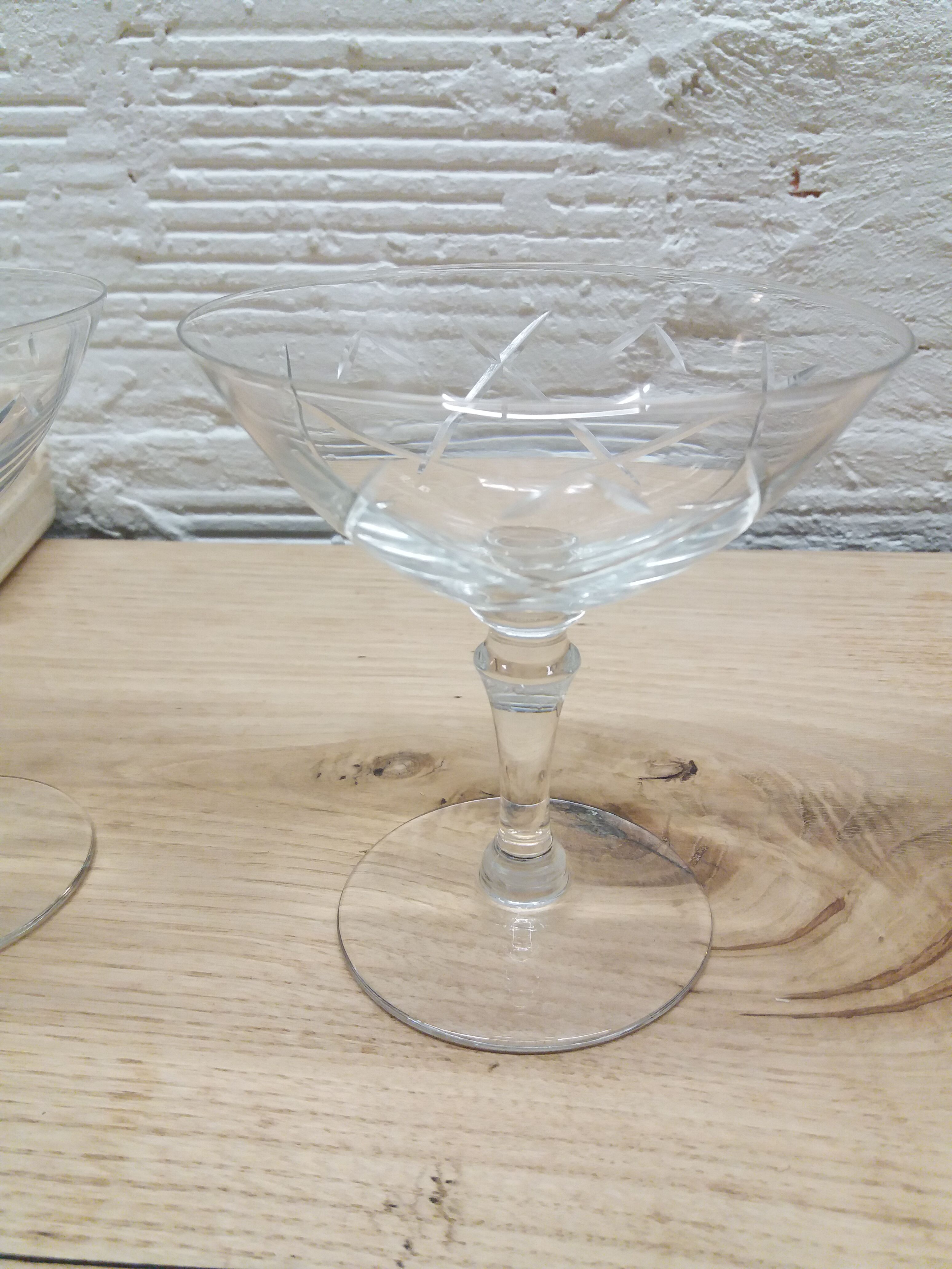 Set 4 glasses of champagne crystal chiseled