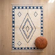 Tapis berbère d’atlas traditionnel artisanale avec magnifique design 2/3 m