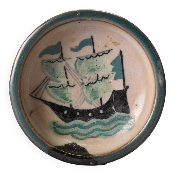 Petite coupelle attribuée à Menelika, Suisse, circa 1950