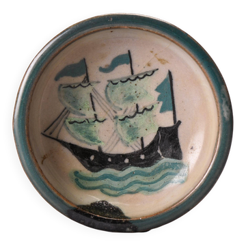 Petite coupelle attribuée à Menelika, Suisse, circa 1950