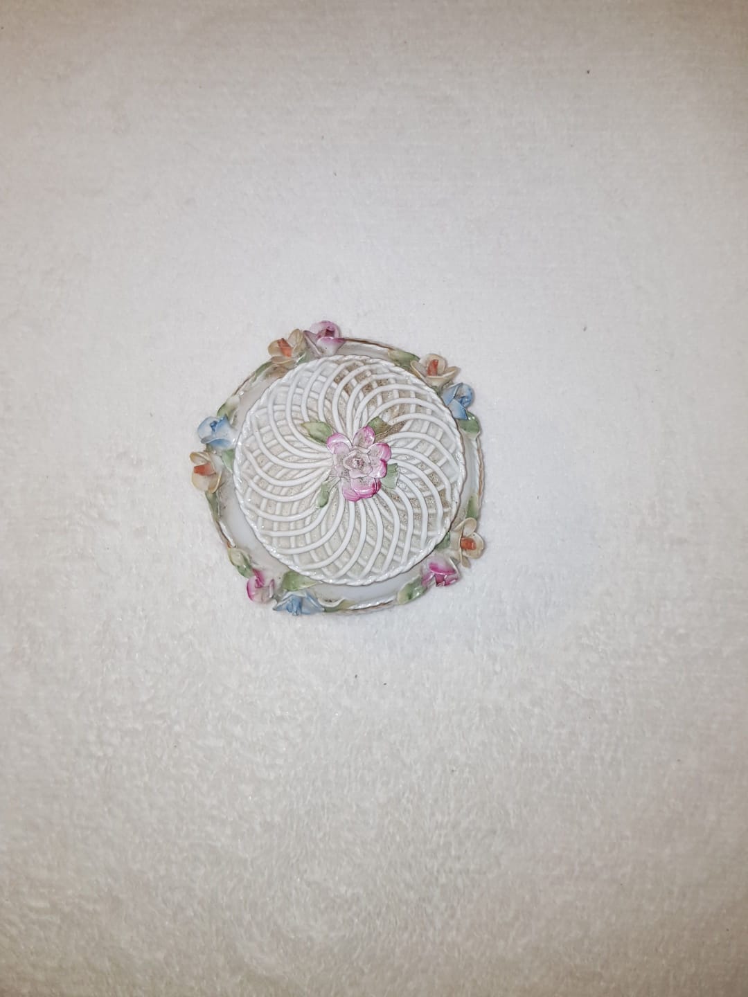 Pretty little porcelain box