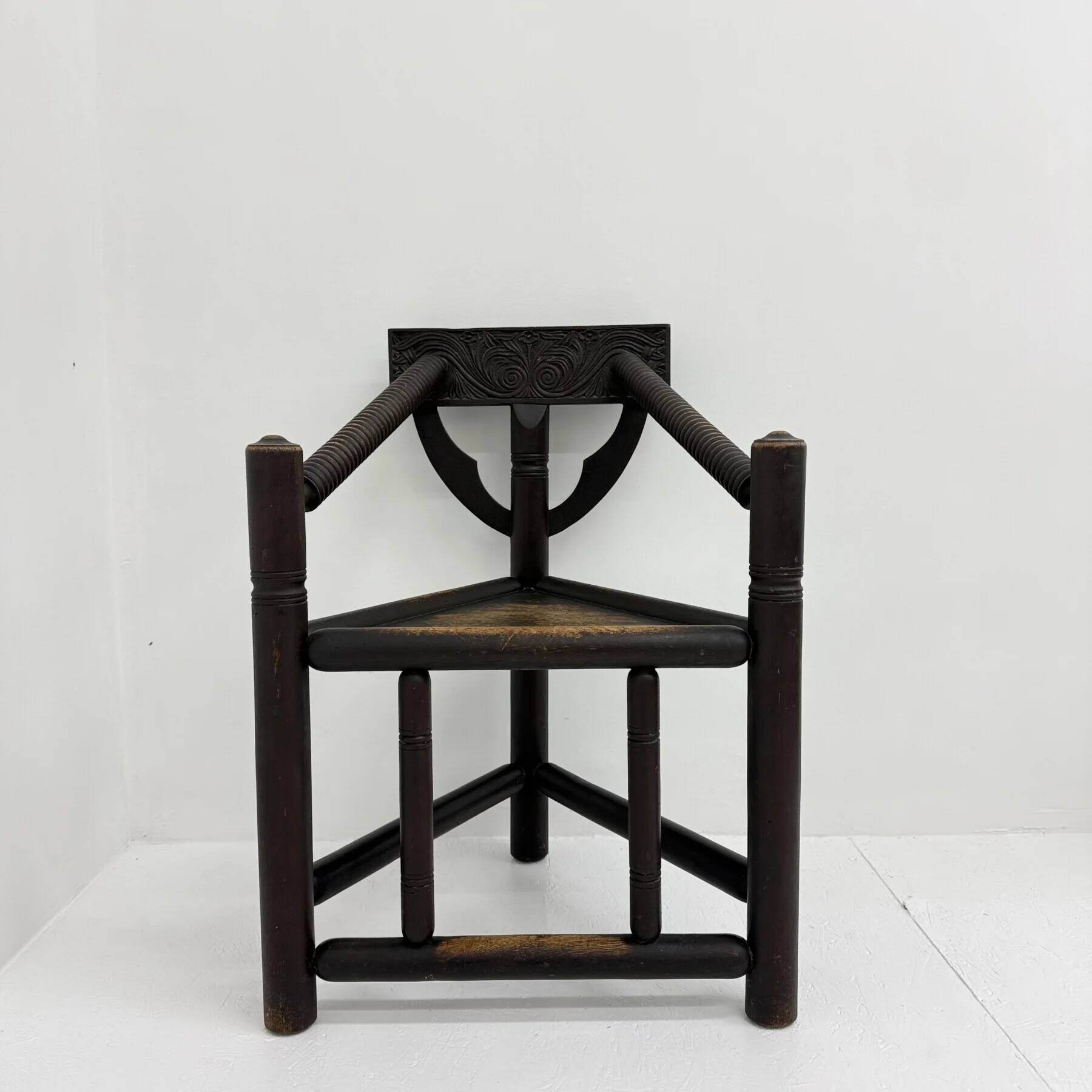 Fauteuil à bras trépied suédois en chêne massif, années 1960