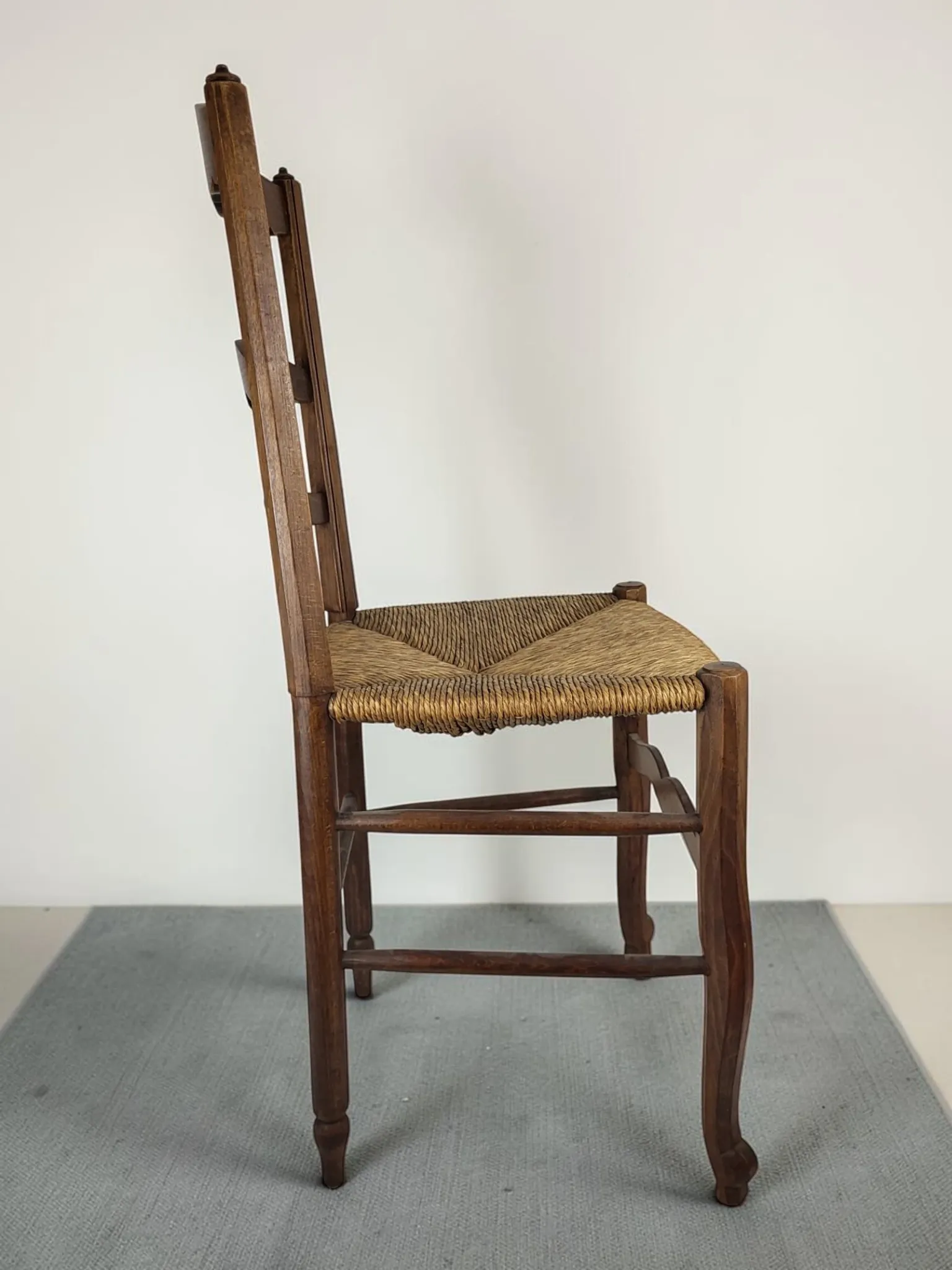 Rush seat chair in Country style / Provincial Louis XV