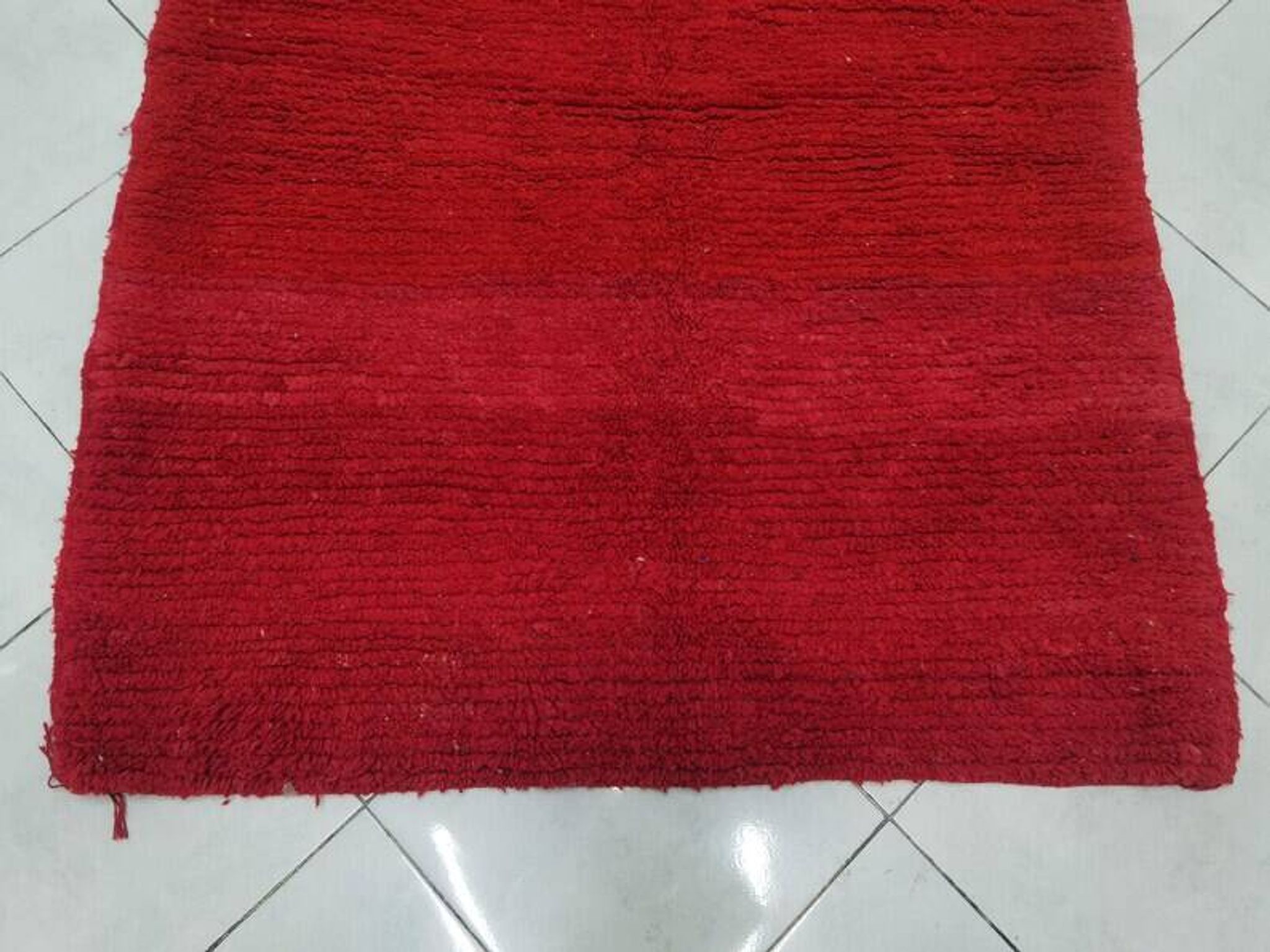 Tapis marocain rouge en laine 250cmx150cm